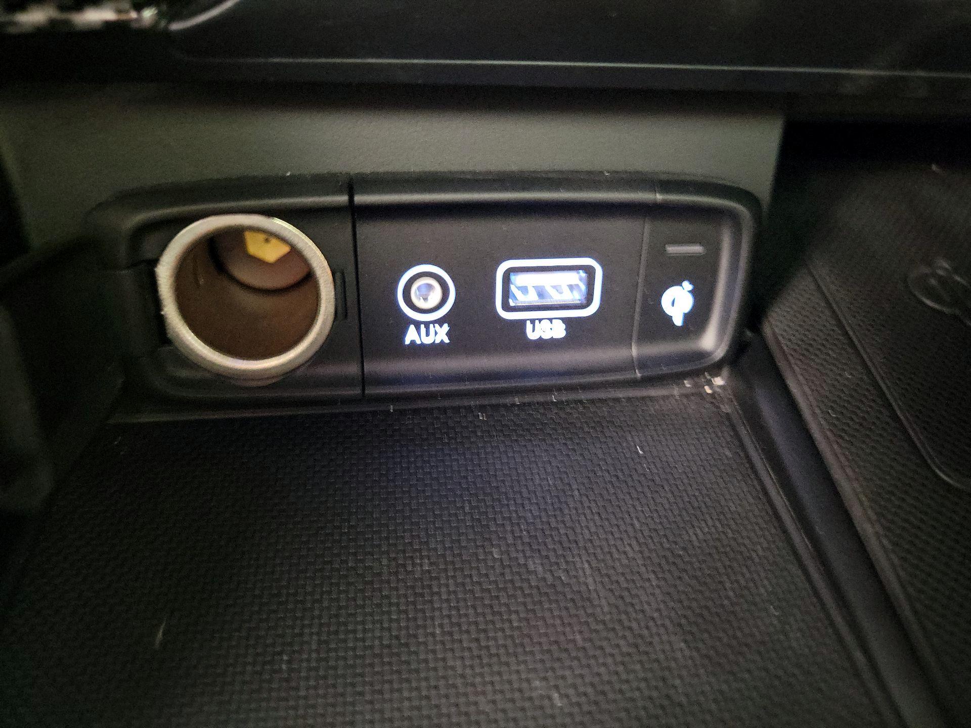 Thumbnail: 2019 Genesis G70 - 19