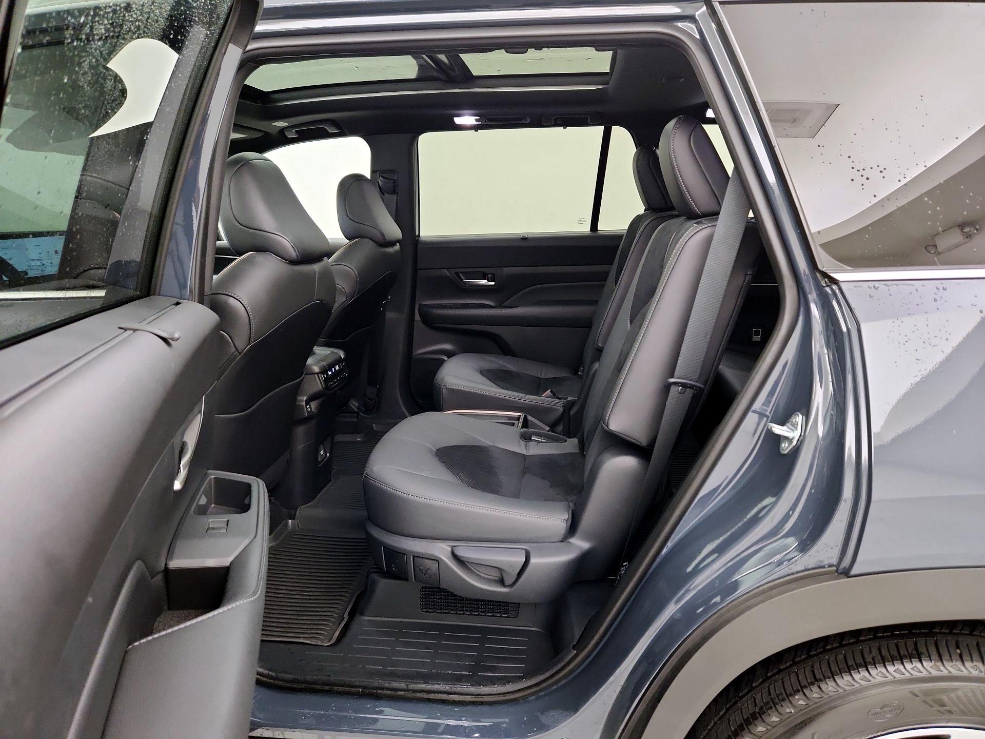 Thumbnail: 2025 Toyota Highlander - 20