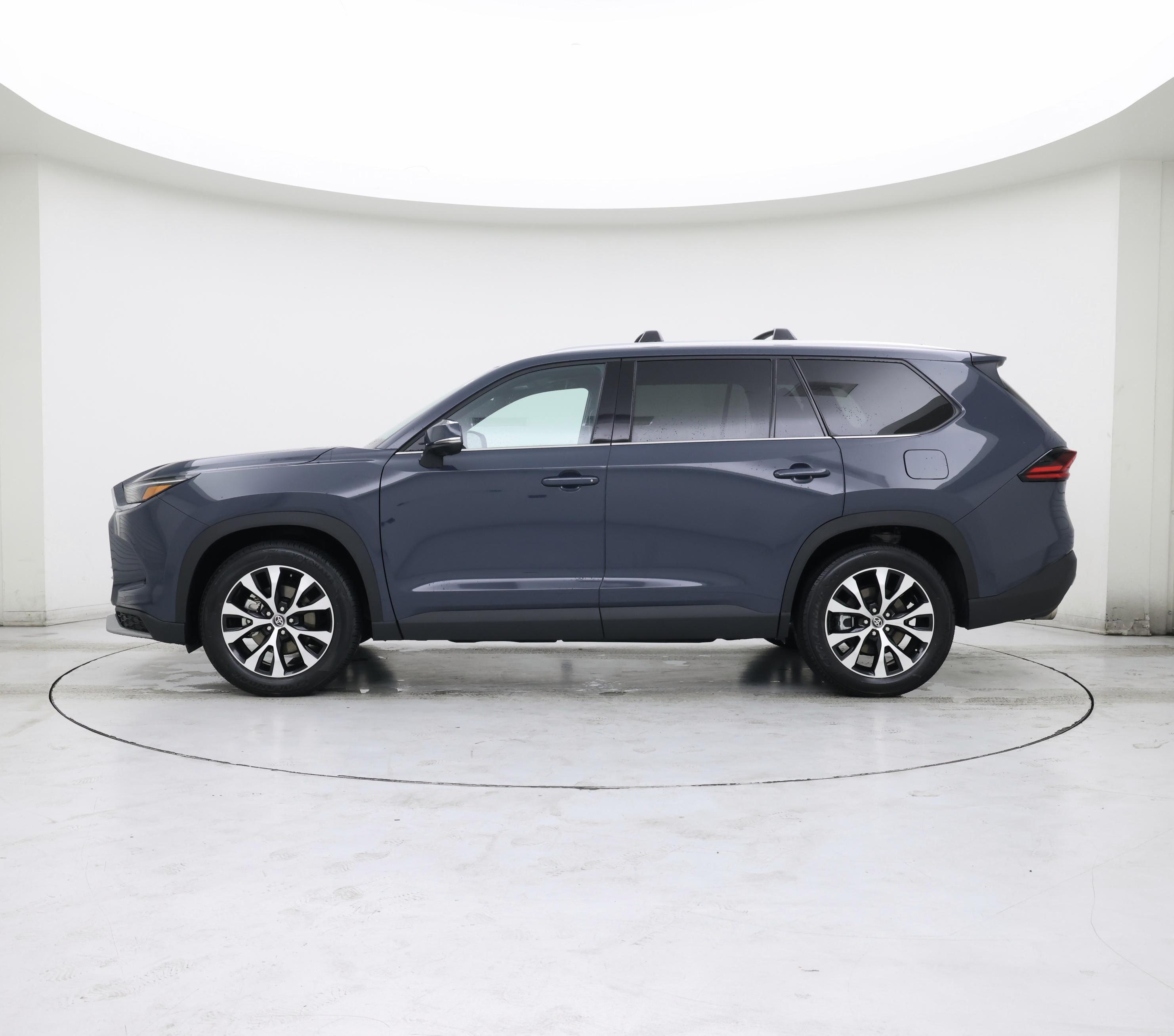 Thumbnail: 2025 Toyota Highlander - 3