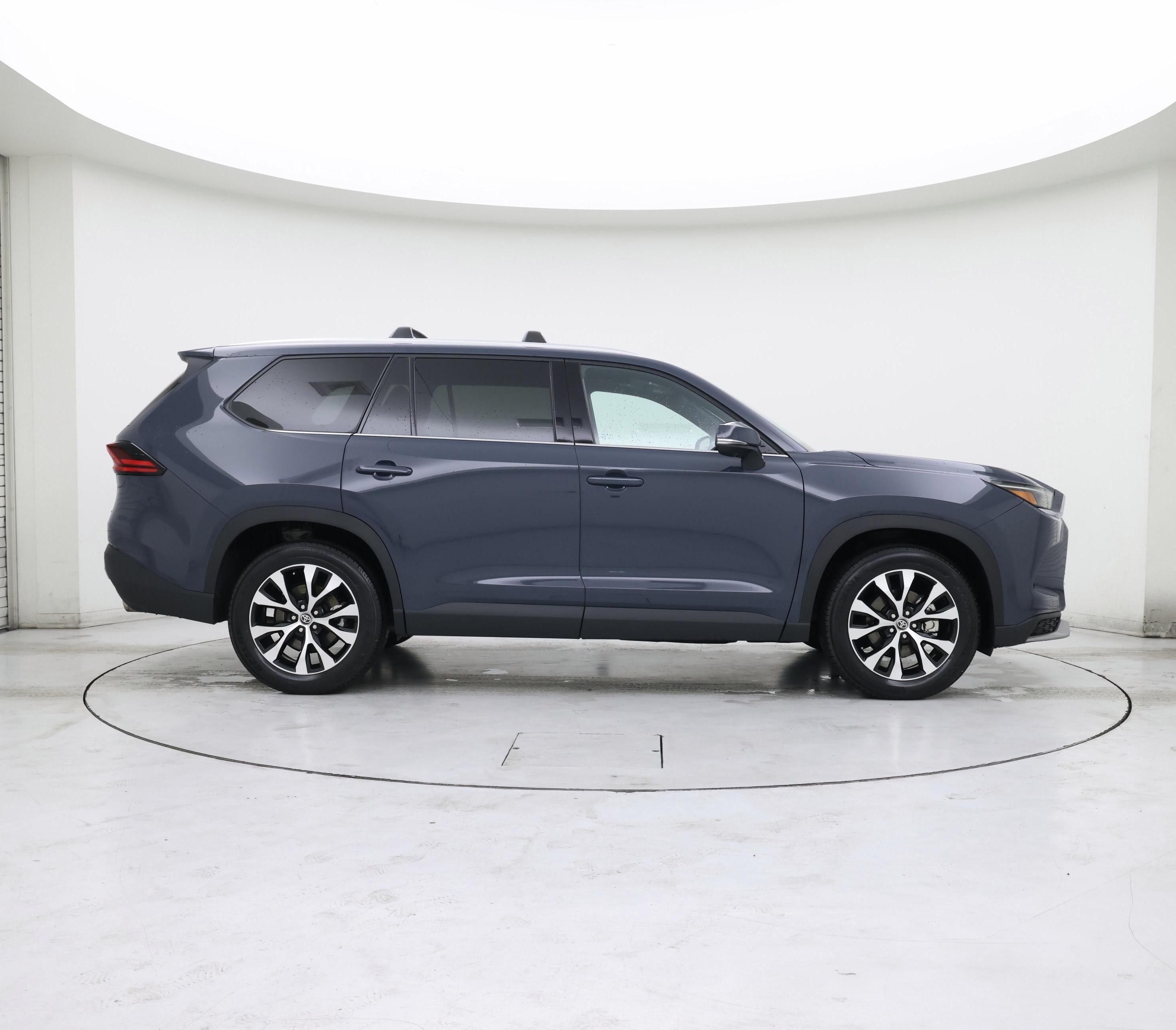 Thumbnail: 2025 Toyota Highlander - 7
