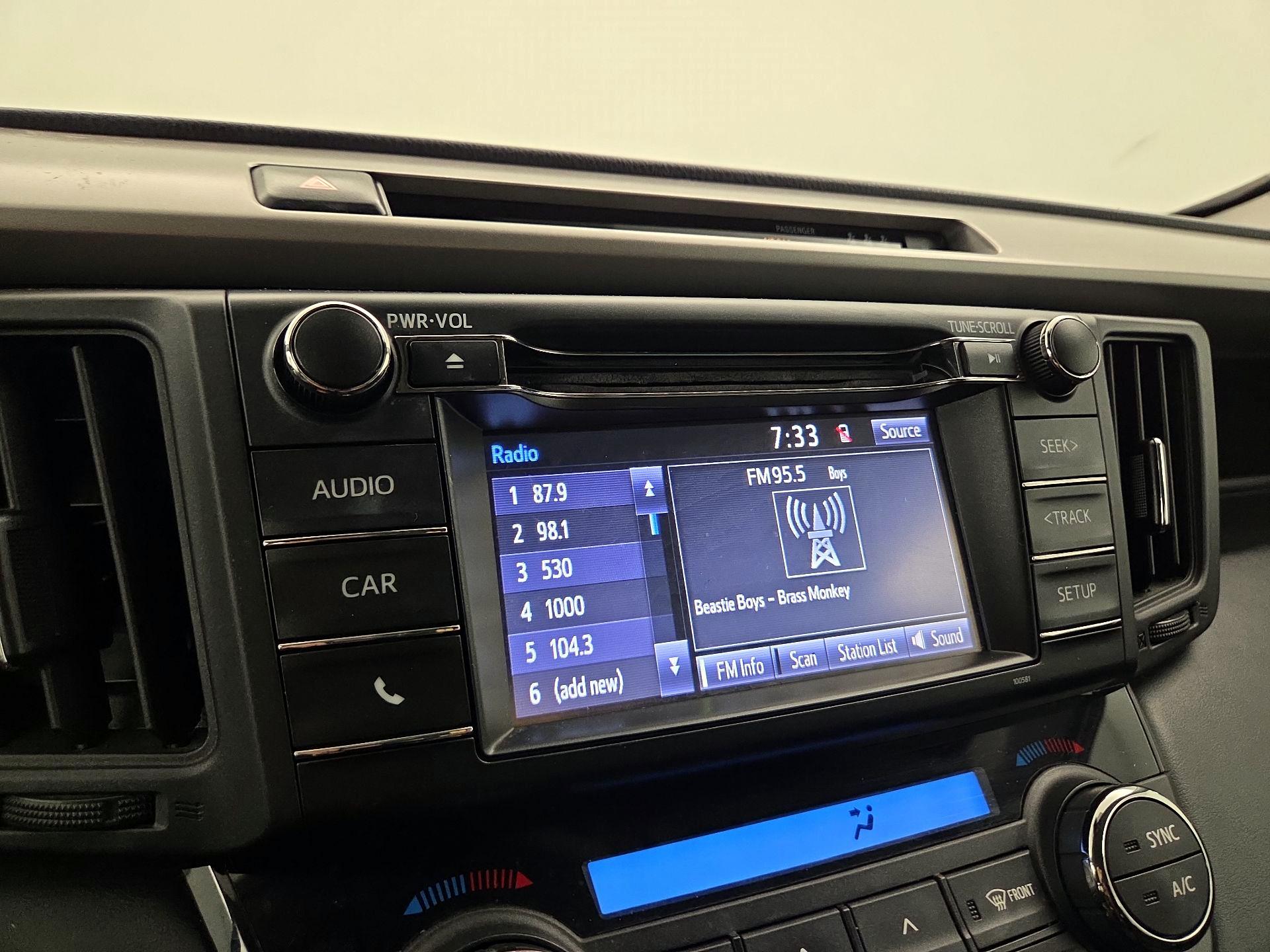Thumbnail: 2018 Toyota RAV4 - 15