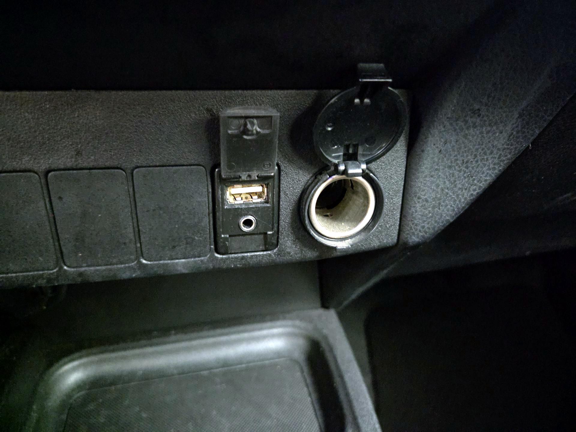 Thumbnail: 2018 Toyota RAV4 - 18