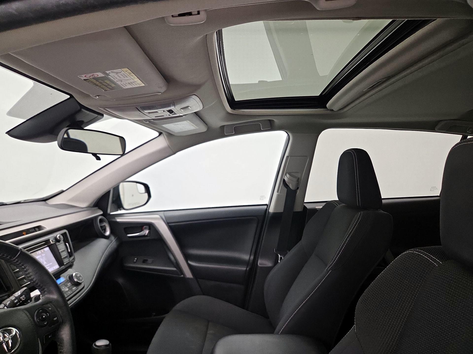 Thumbnail: 2018 Toyota RAV4 - 19