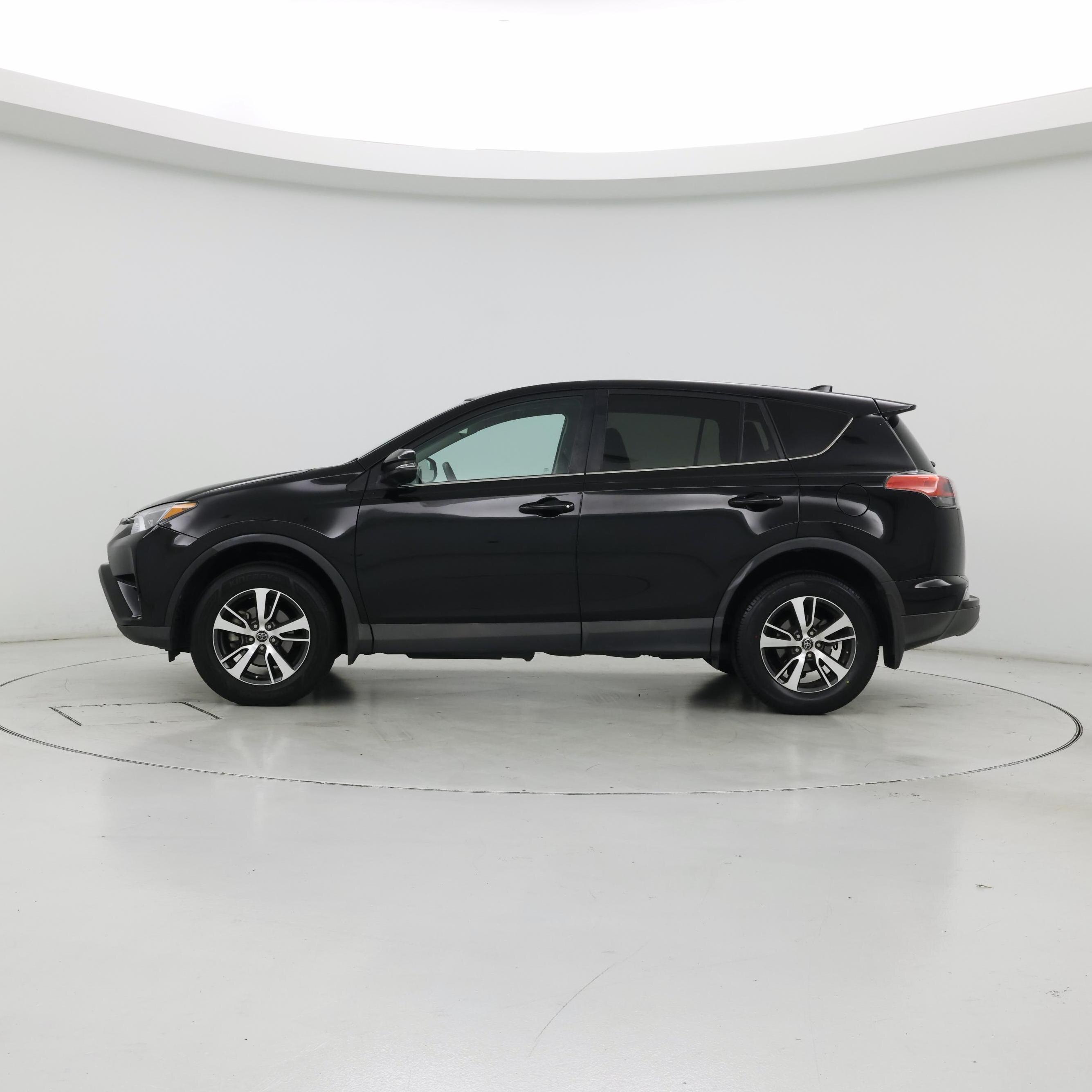 Thumbnail: 2018 Toyota RAV4 - 3
