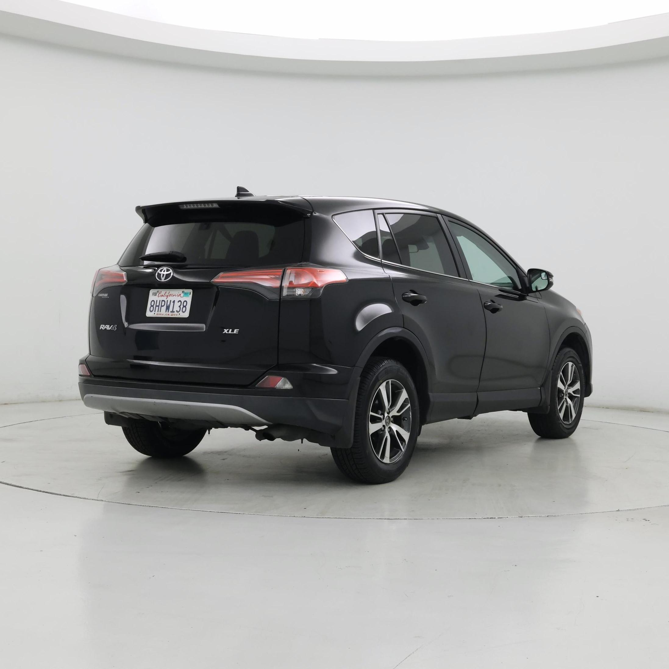Thumbnail: 2018 Toyota RAV4 - 8