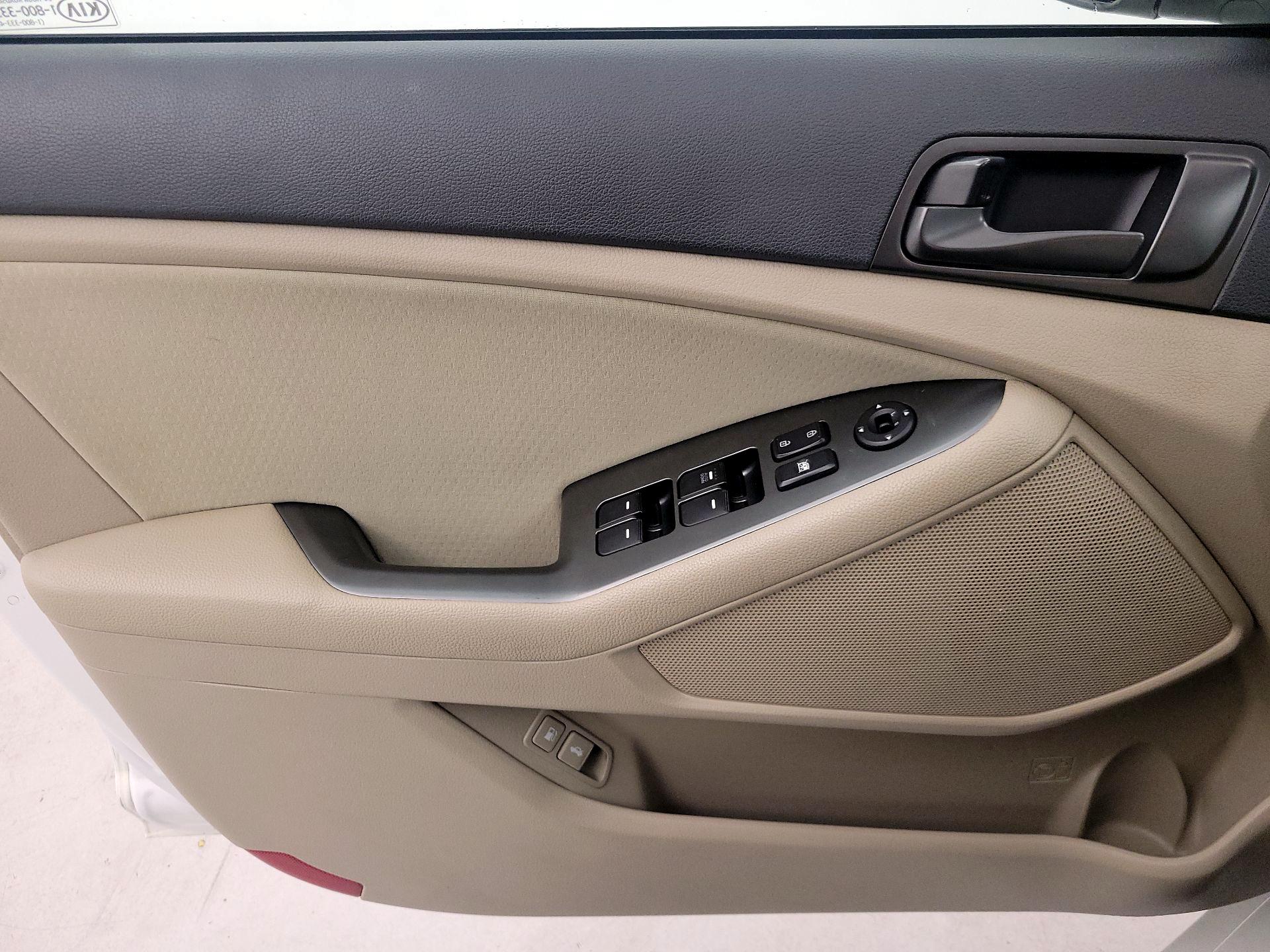 Thumbnail: 2015 Kia Optima - 12