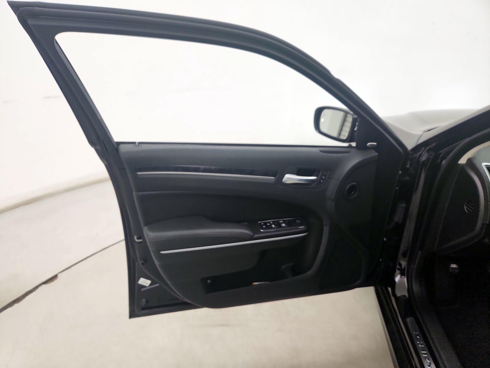 Thumbnail: 2023 Chrysler 300 - 12