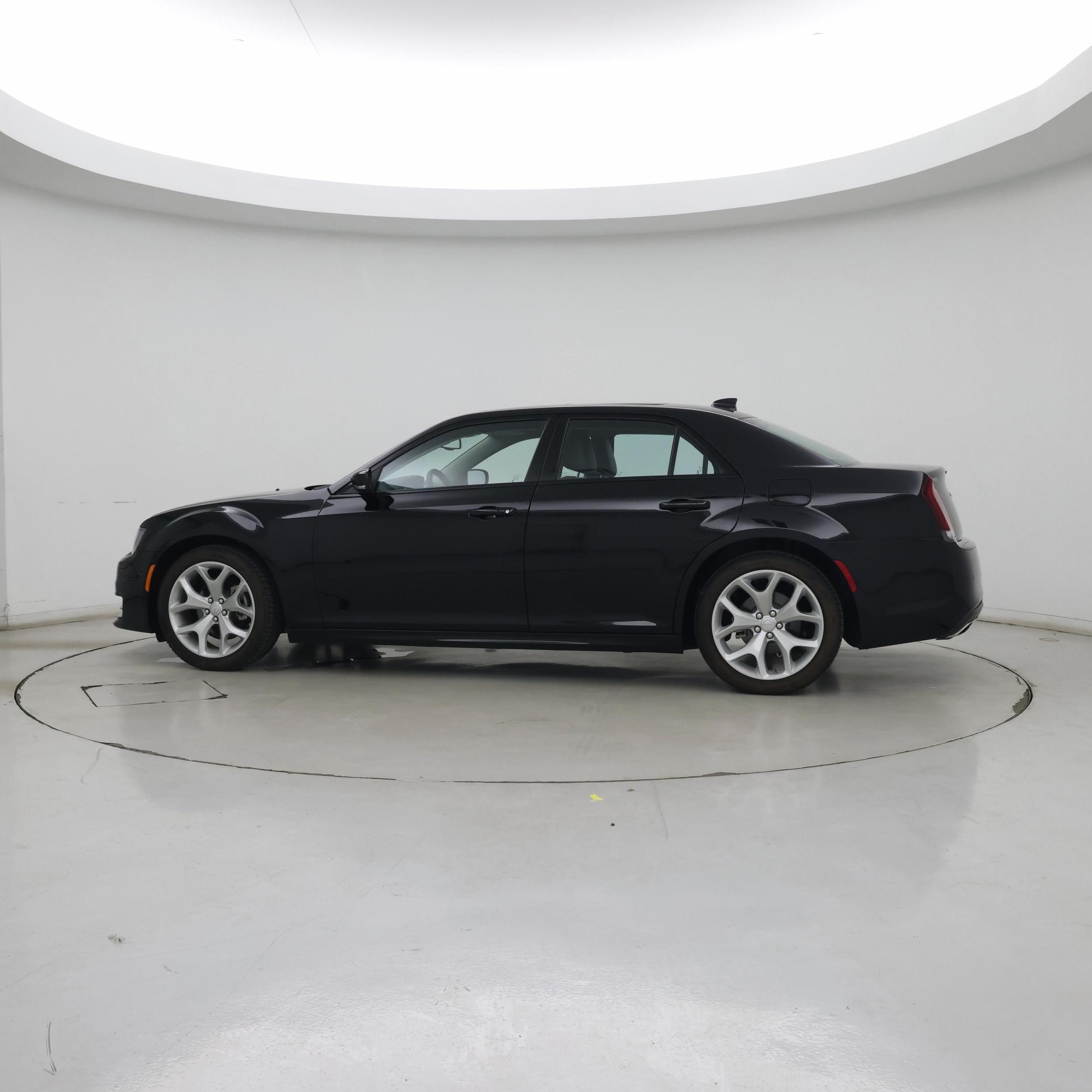 Thumbnail: 2023 Chrysler 300 - 3