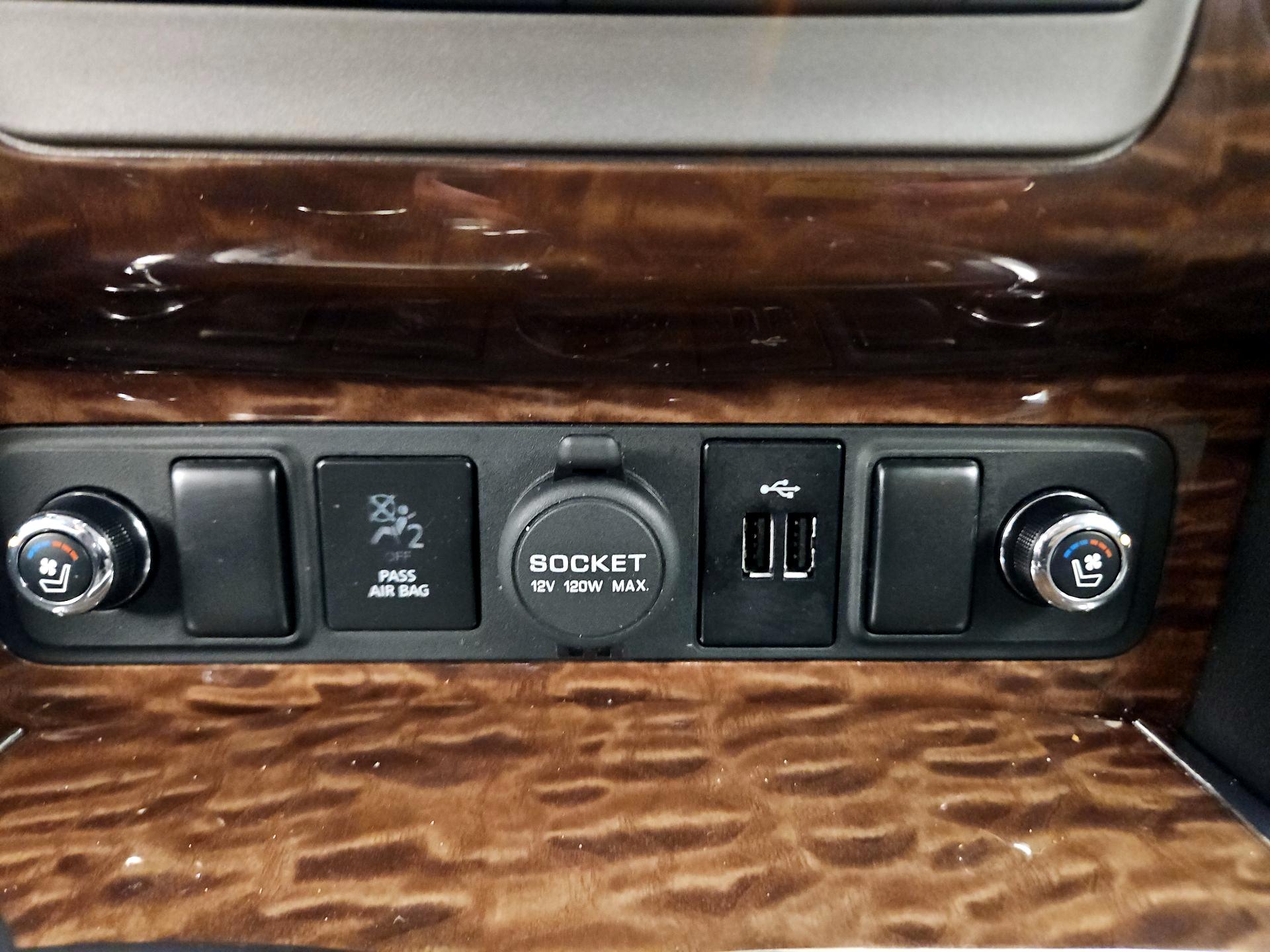 Thumbnail: 2019 Nissan Armada - 18
