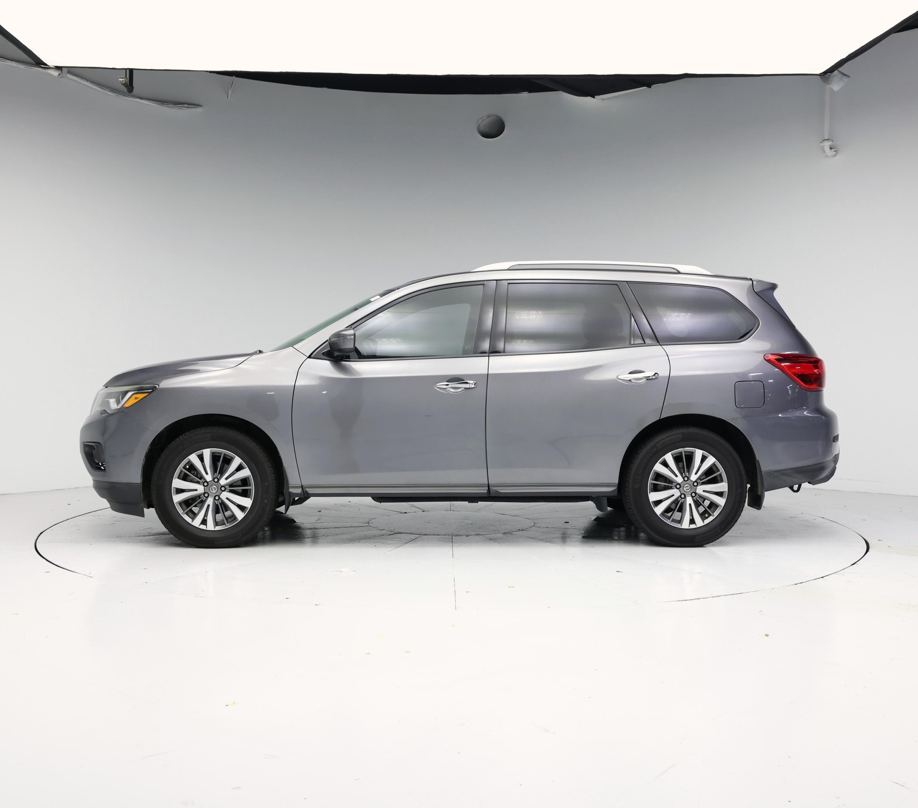 Thumbnail: 2018 Nissan Pathfinder - 3