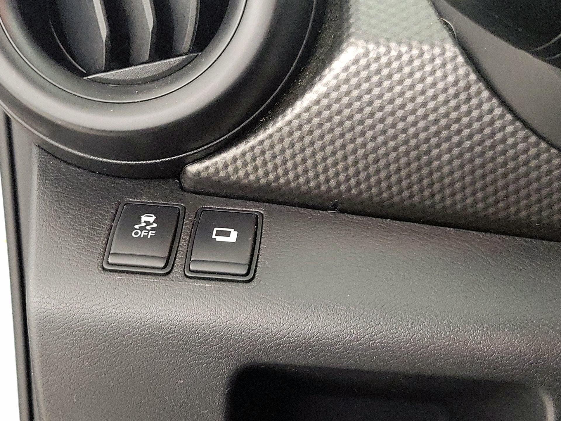 Thumbnail: 2018 Nissan Kicks - 13