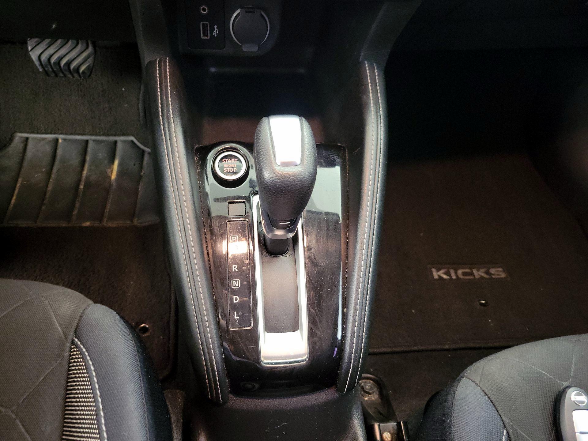 Thumbnail: 2018 Nissan Kicks - 17