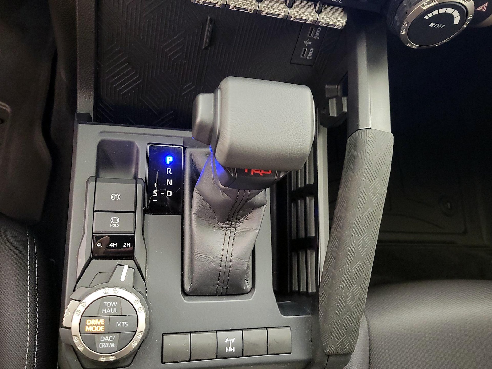 2025 Toyota Tacoma TRD Off Road - Photo 18