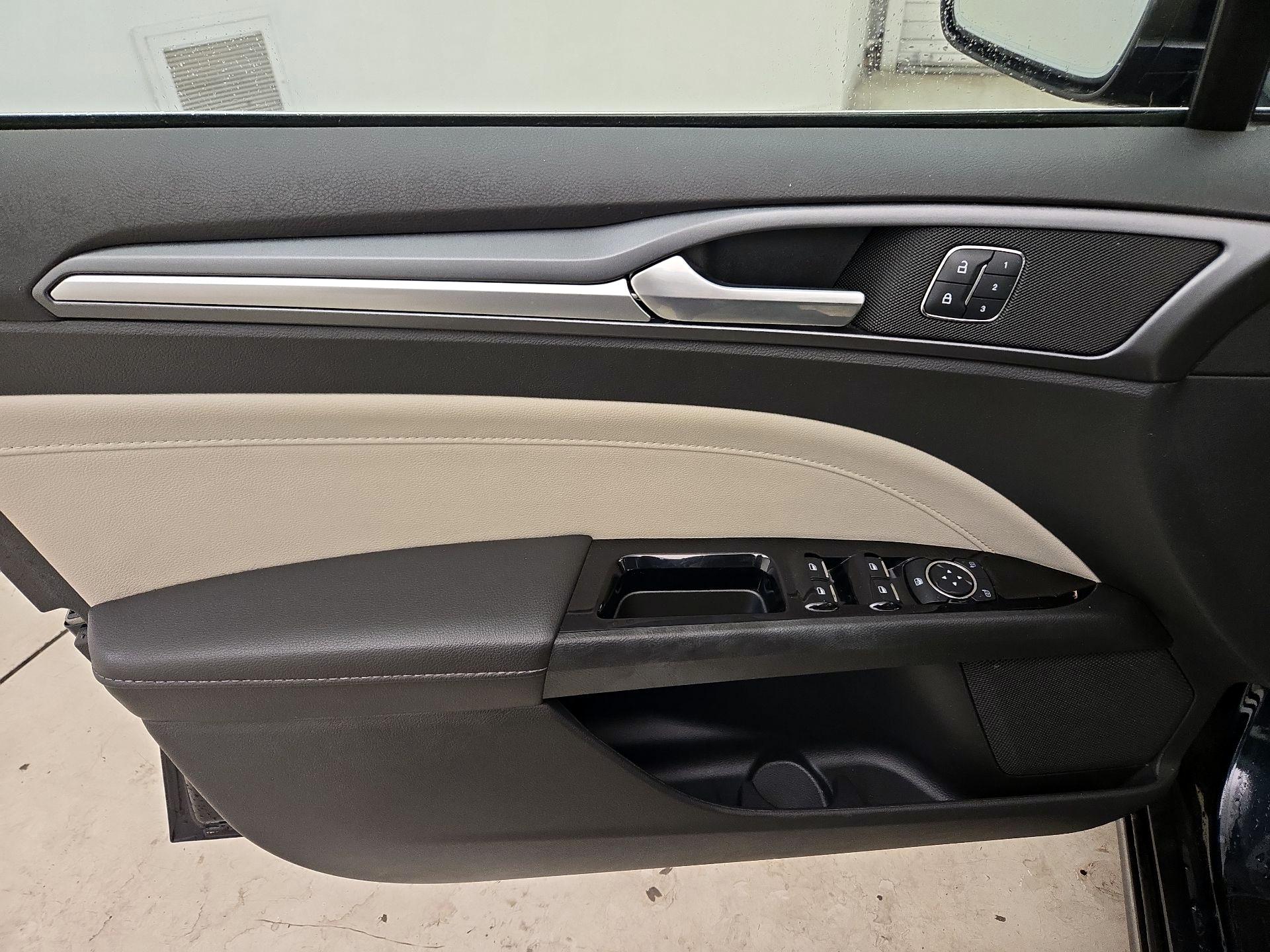 Thumbnail: 2014 Ford Fusion - 12