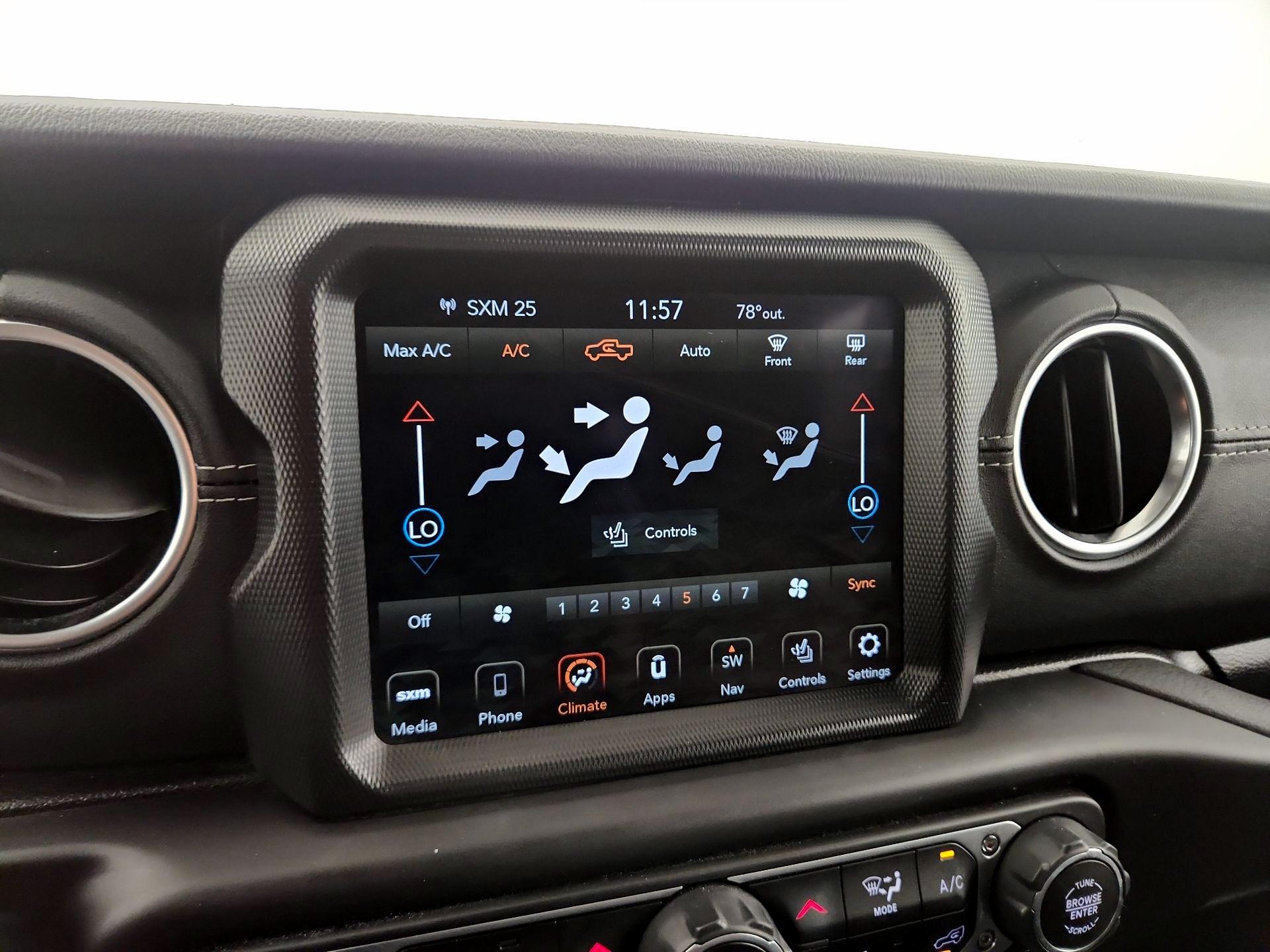 Thumbnail: 2021 Jeep Gladiator - 17