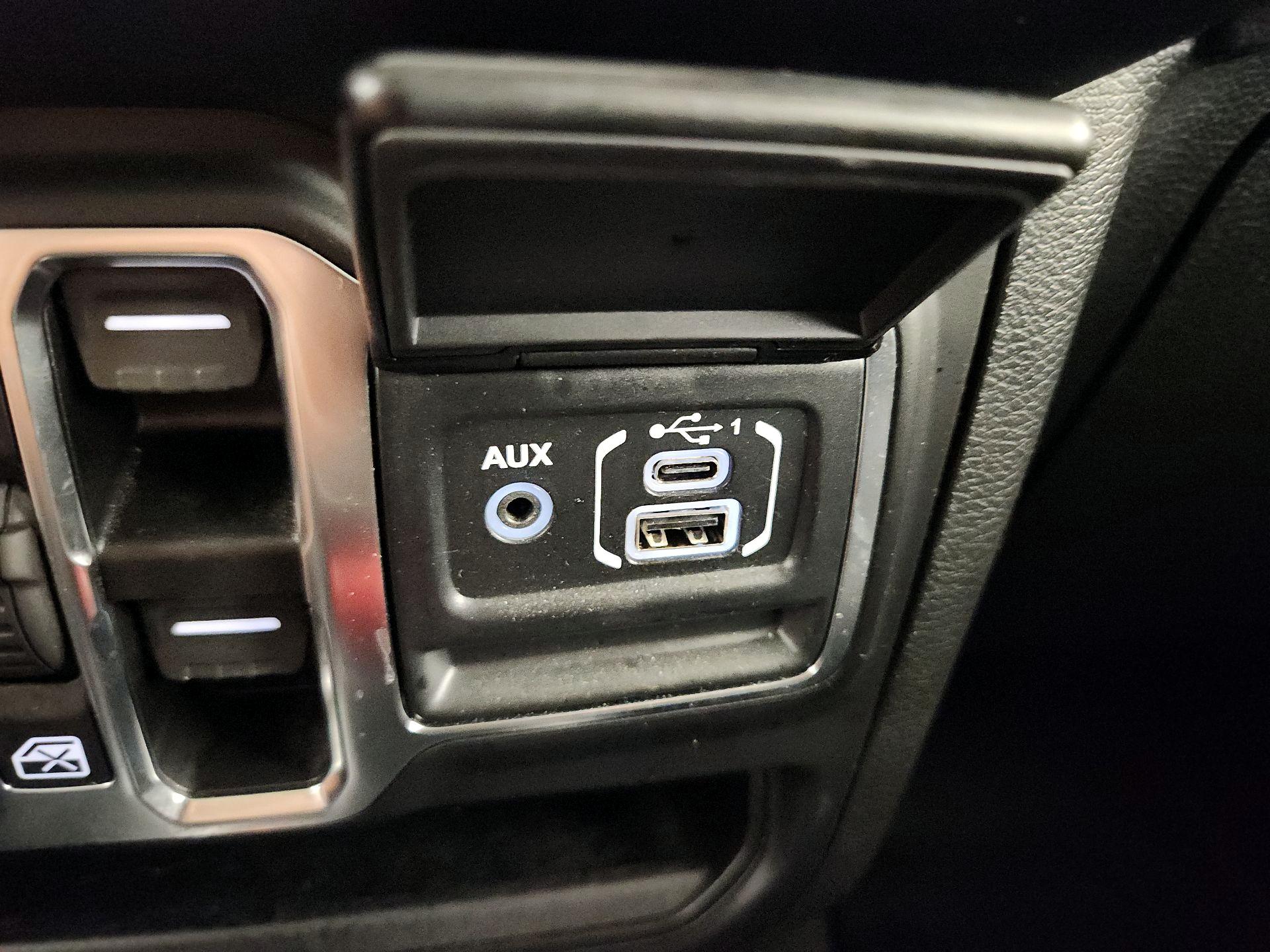 Thumbnail: 2021 Jeep Gladiator - 19