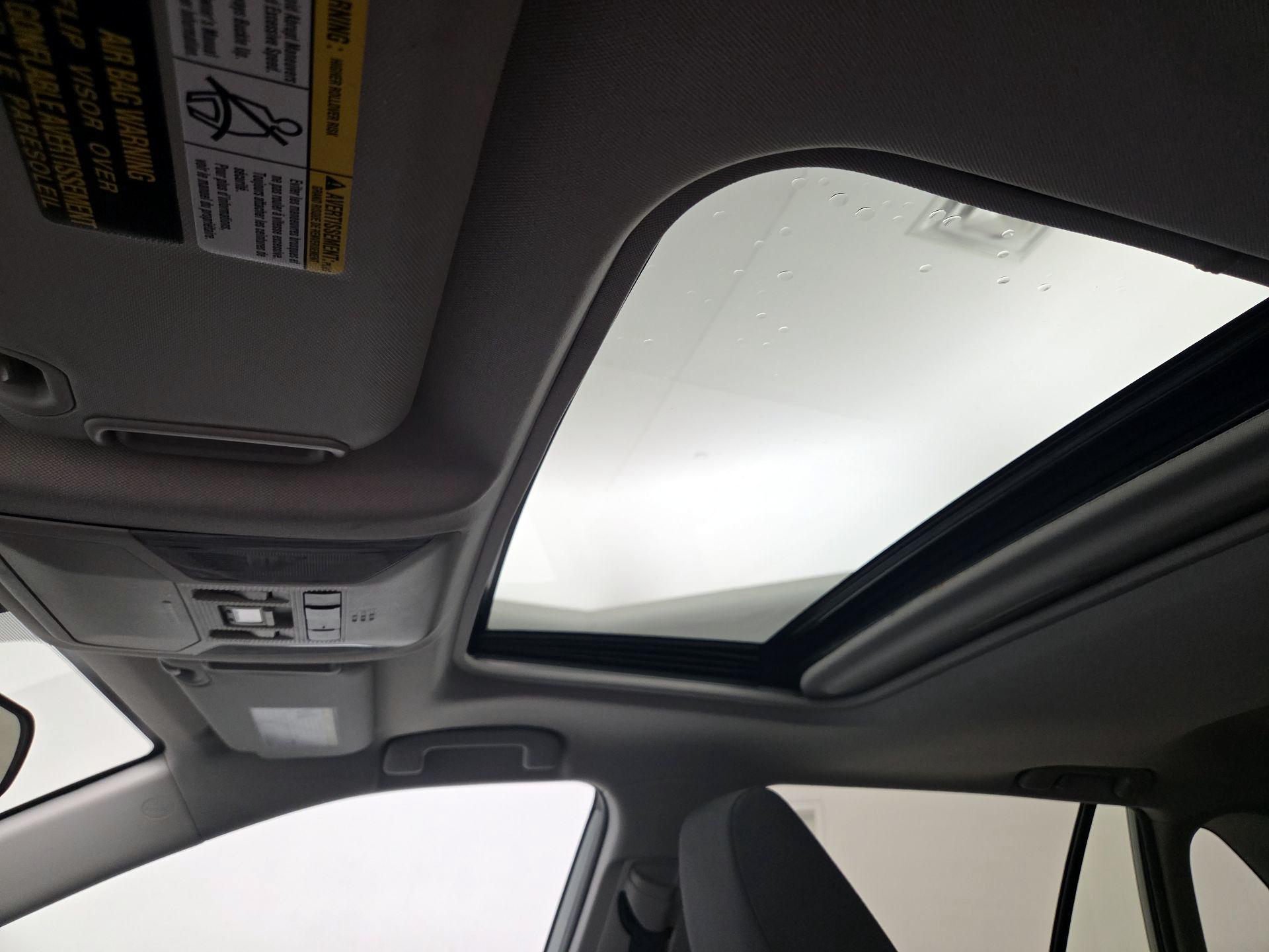 Thumbnail: 2019 Toyota RAV4 - 19