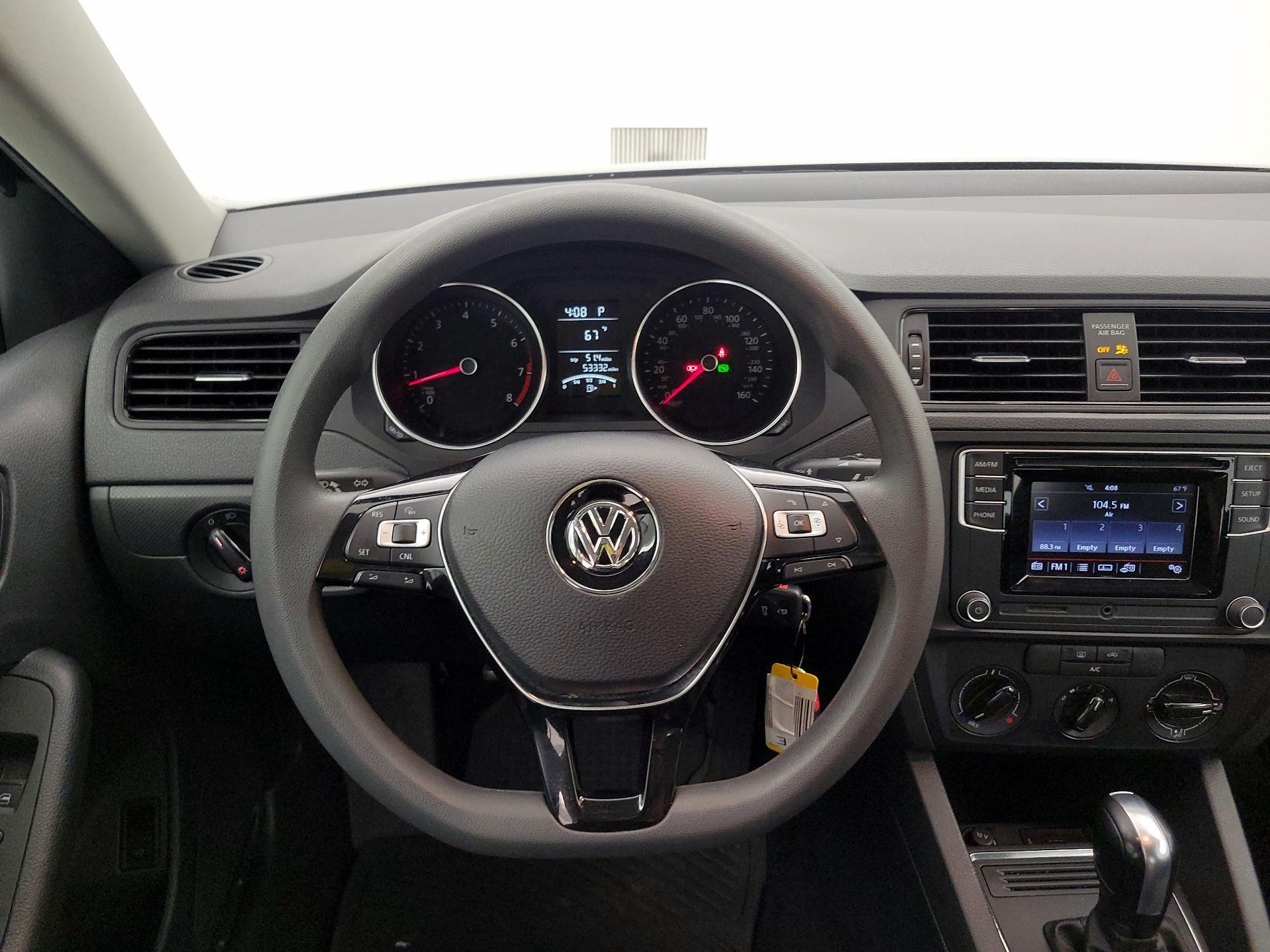 Thumbnail: 2016 Volkswagen Jetta - 10