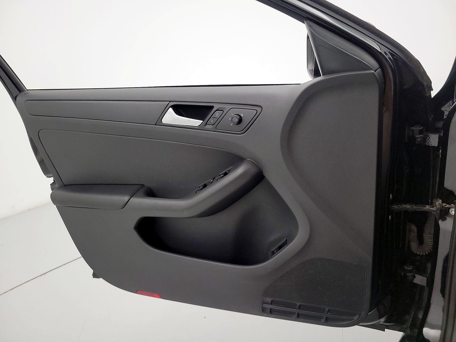 Thumbnail: 2016 Volkswagen Jetta - 12