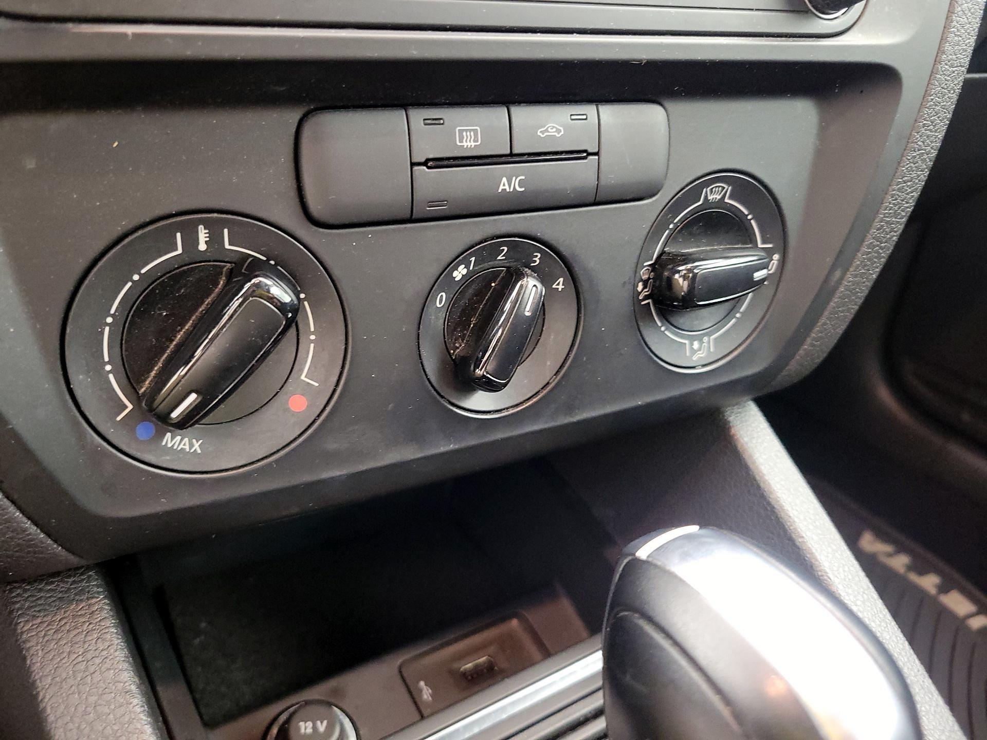 Thumbnail: 2016 Volkswagen Jetta - 15