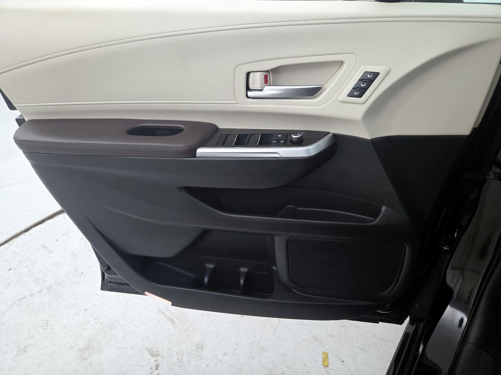 2023 Toyota Sienna Platinum - Photo 13