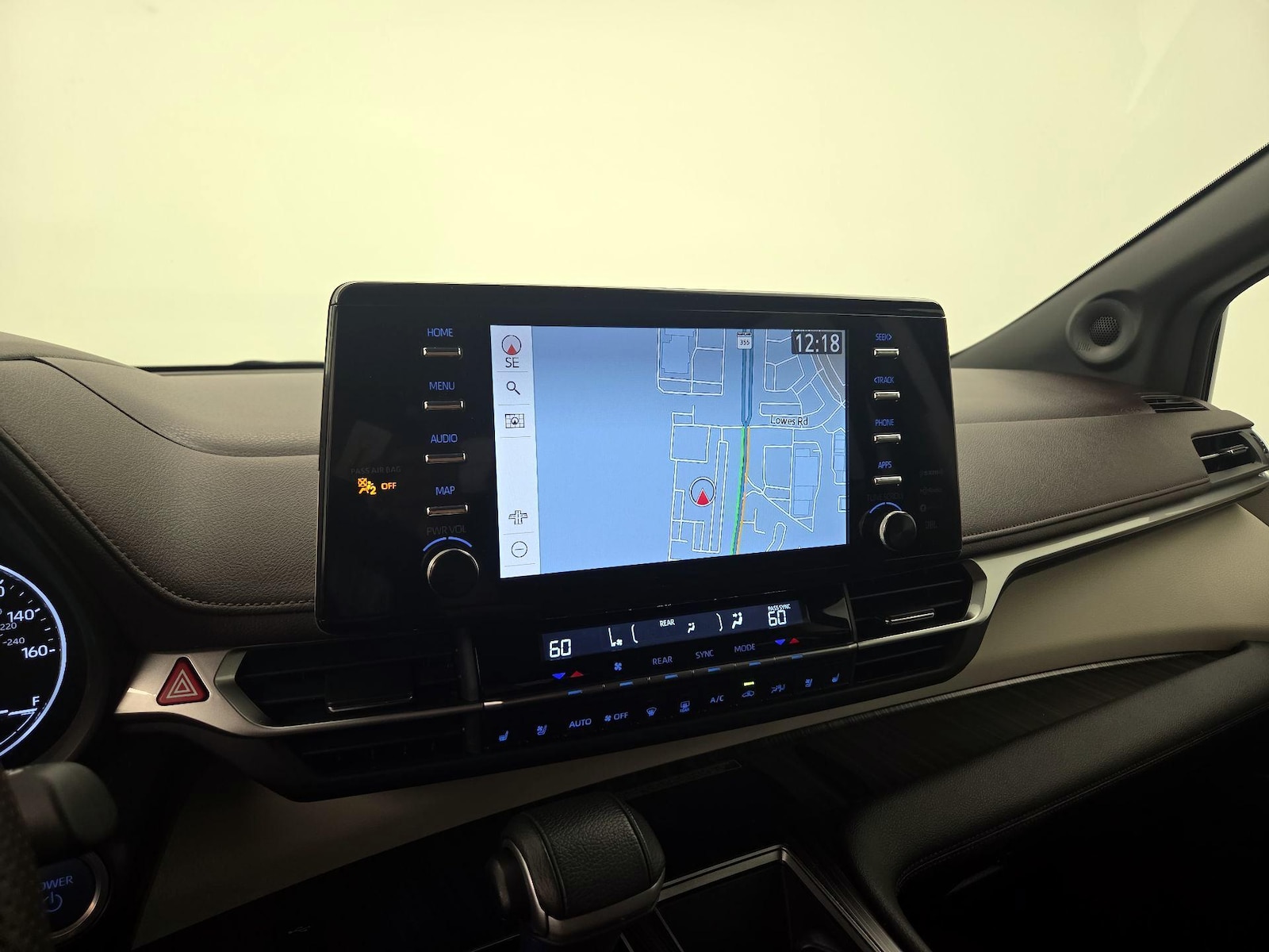 2023 Toyota Sienna Platinum - Photo 15