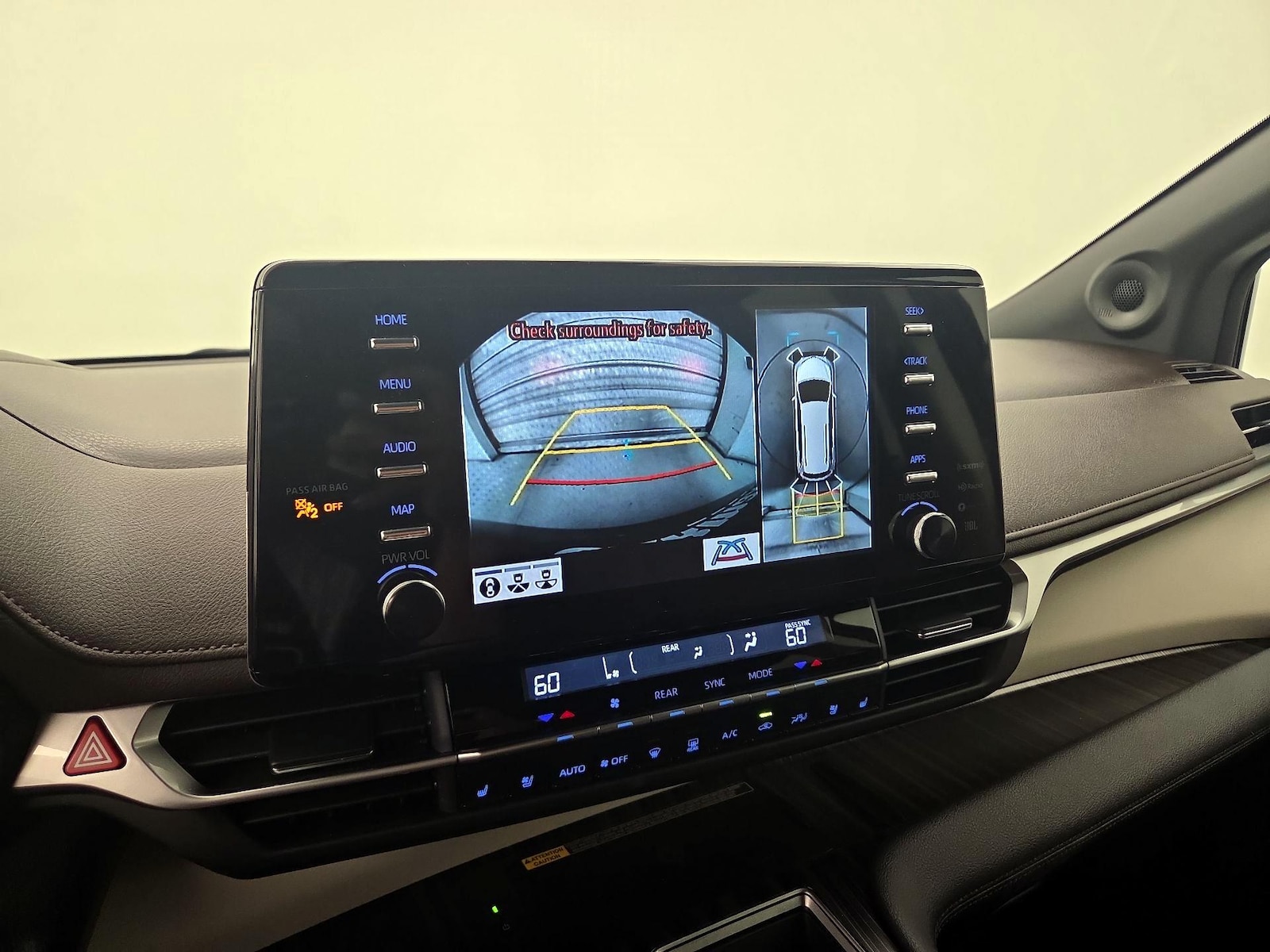 2023 Toyota Sienna Platinum - Photo 16