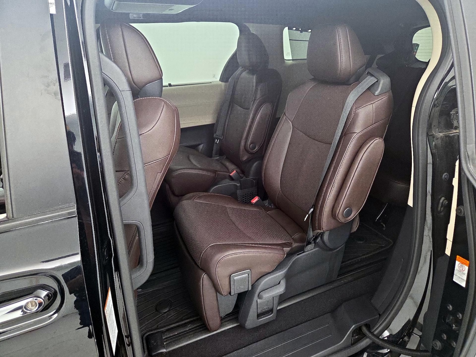 2023 Toyota Sienna Platinum - Photo 22