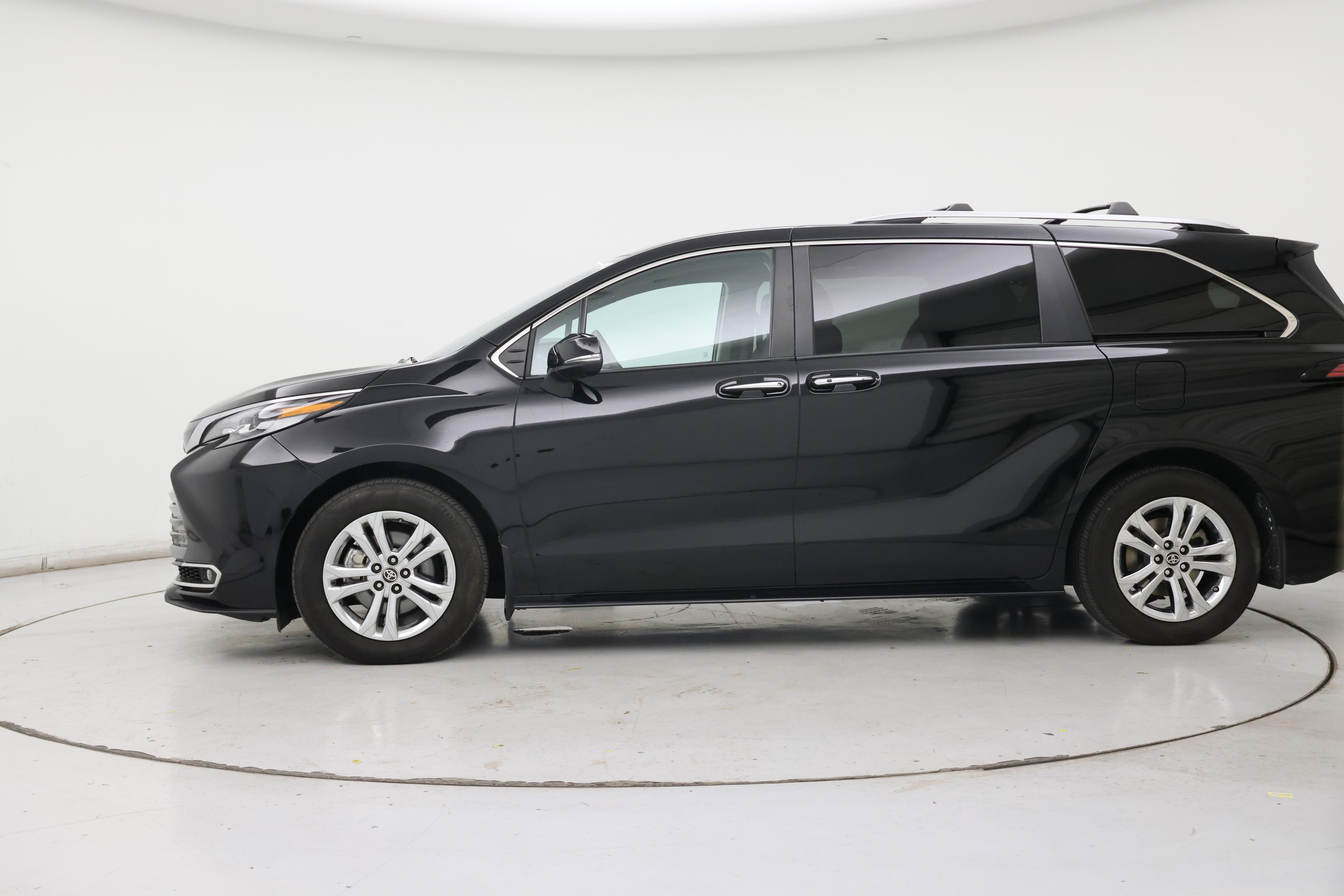 Thumbnail: 2023 Toyota Sienna - 3