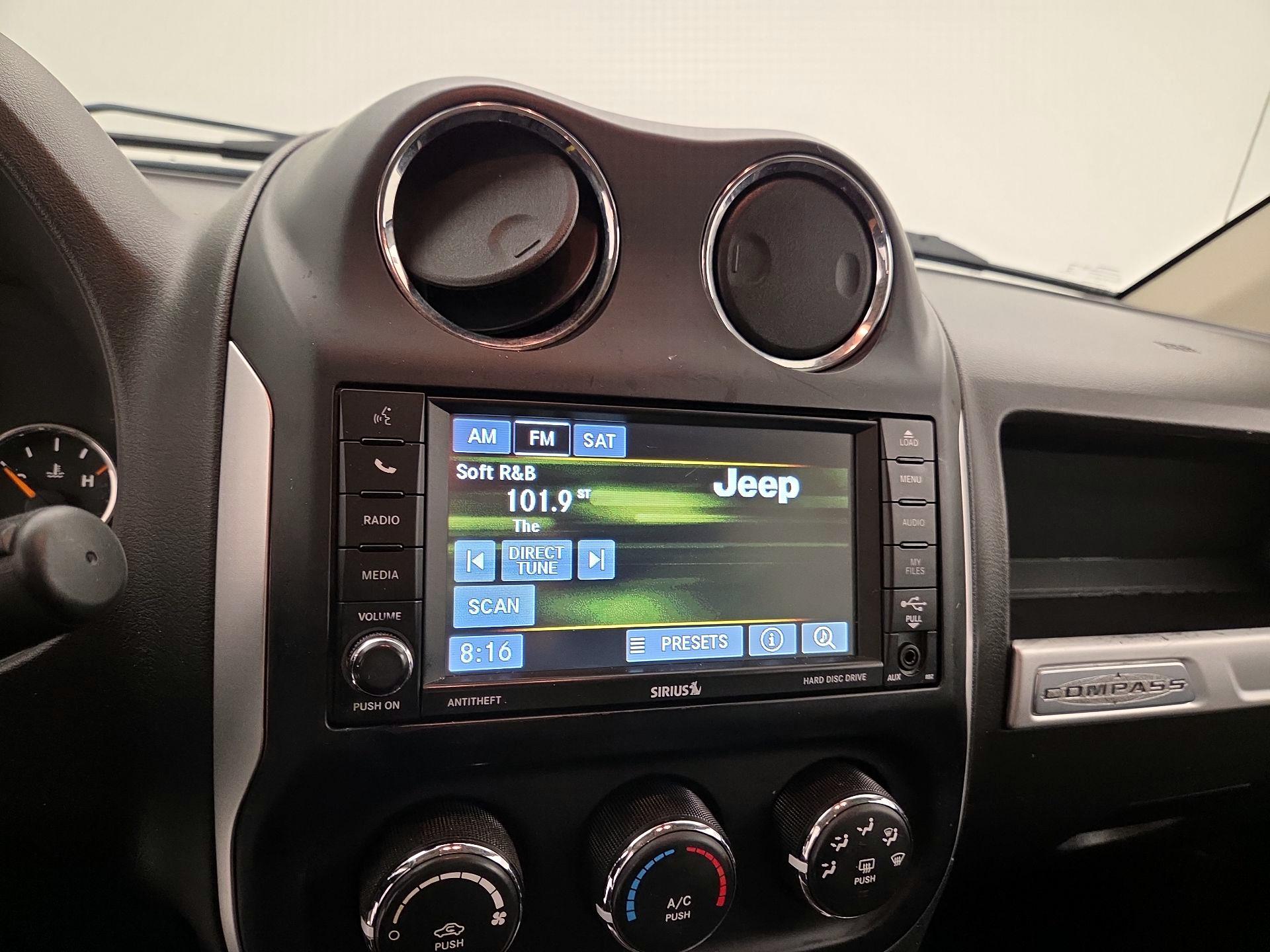 Thumbnail: 2016 Jeep Compass - 14