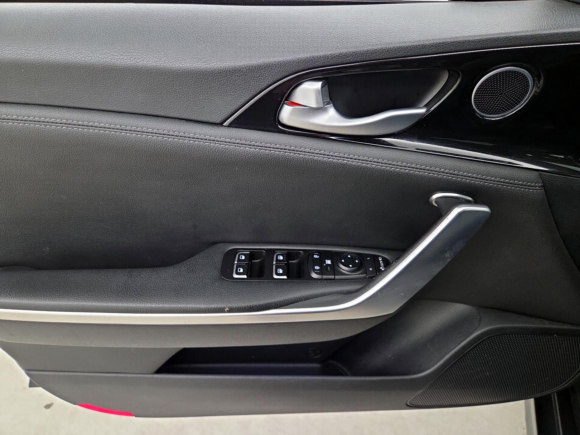 Thumbnail: 2019 Kia Stinger - 12