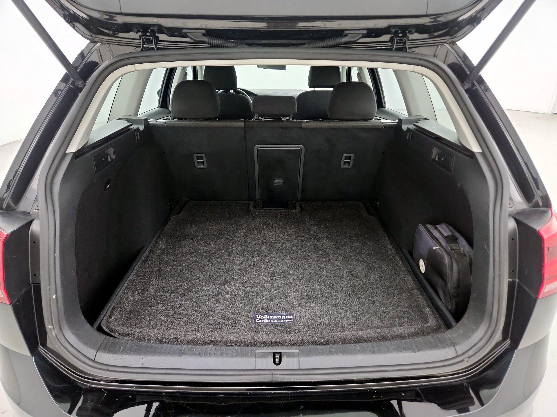 Thumbnail: 2016 Volkswagen Golf - 18