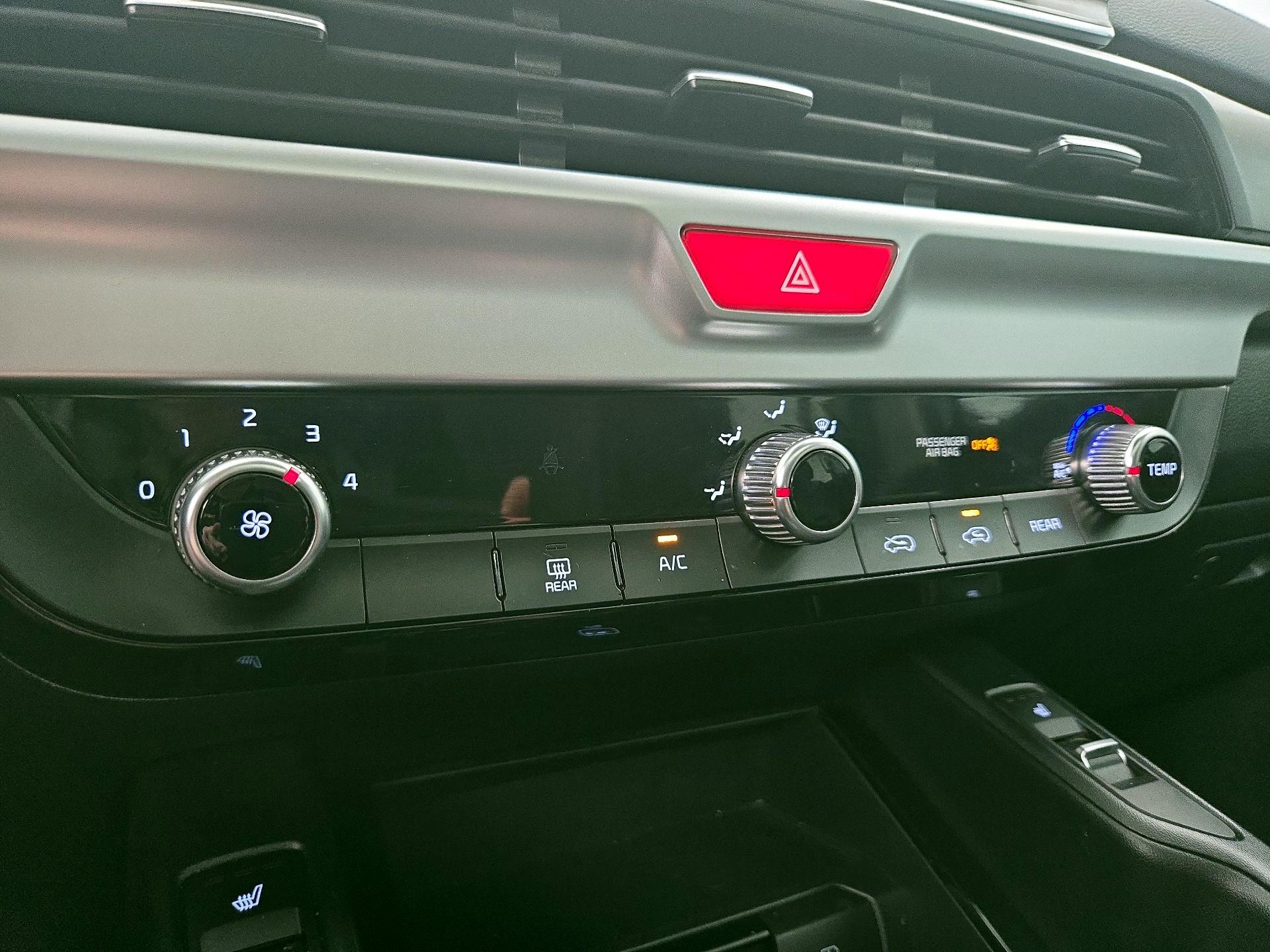 Thumbnail: 2020 Kia Telluride - 16