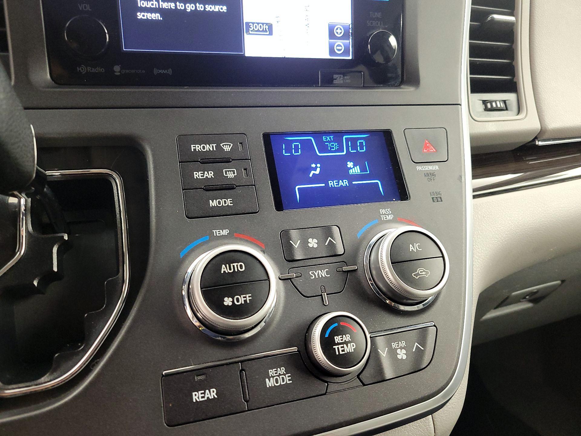 Thumbnail: 2017 Toyota Sienna - 17