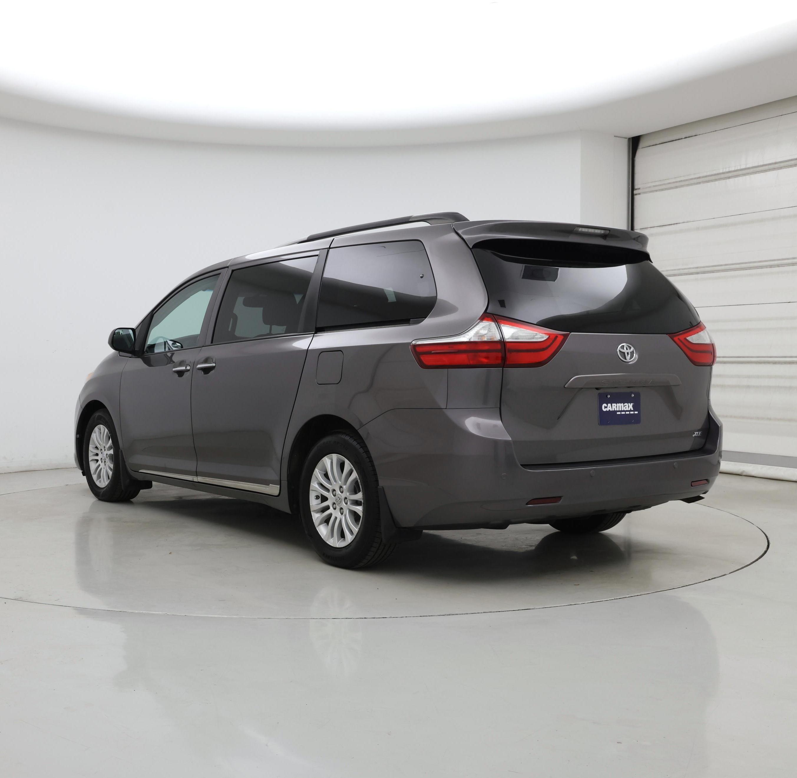Thumbnail: 2017 Toyota Sienna - 2
