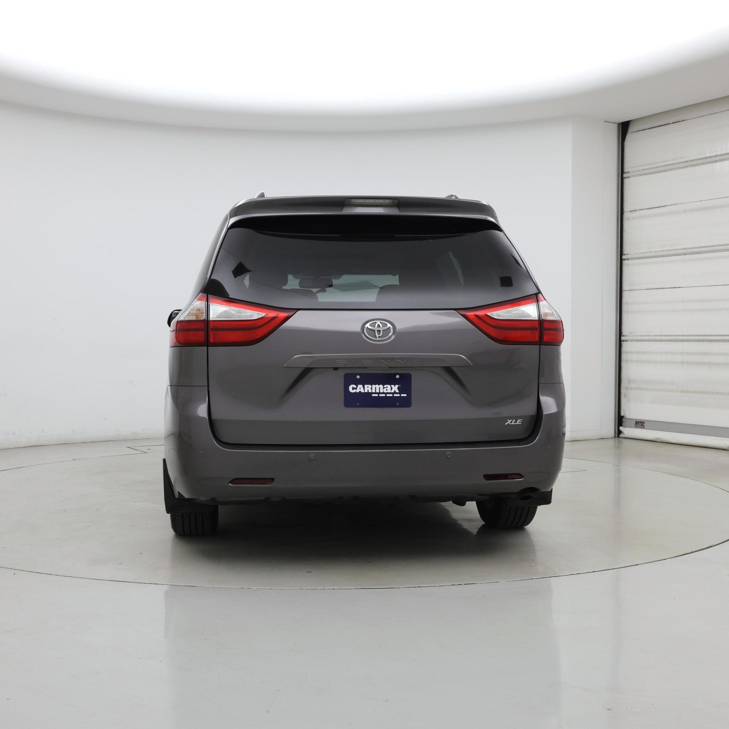 Thumbnail: 2017 Toyota Sienna - 6