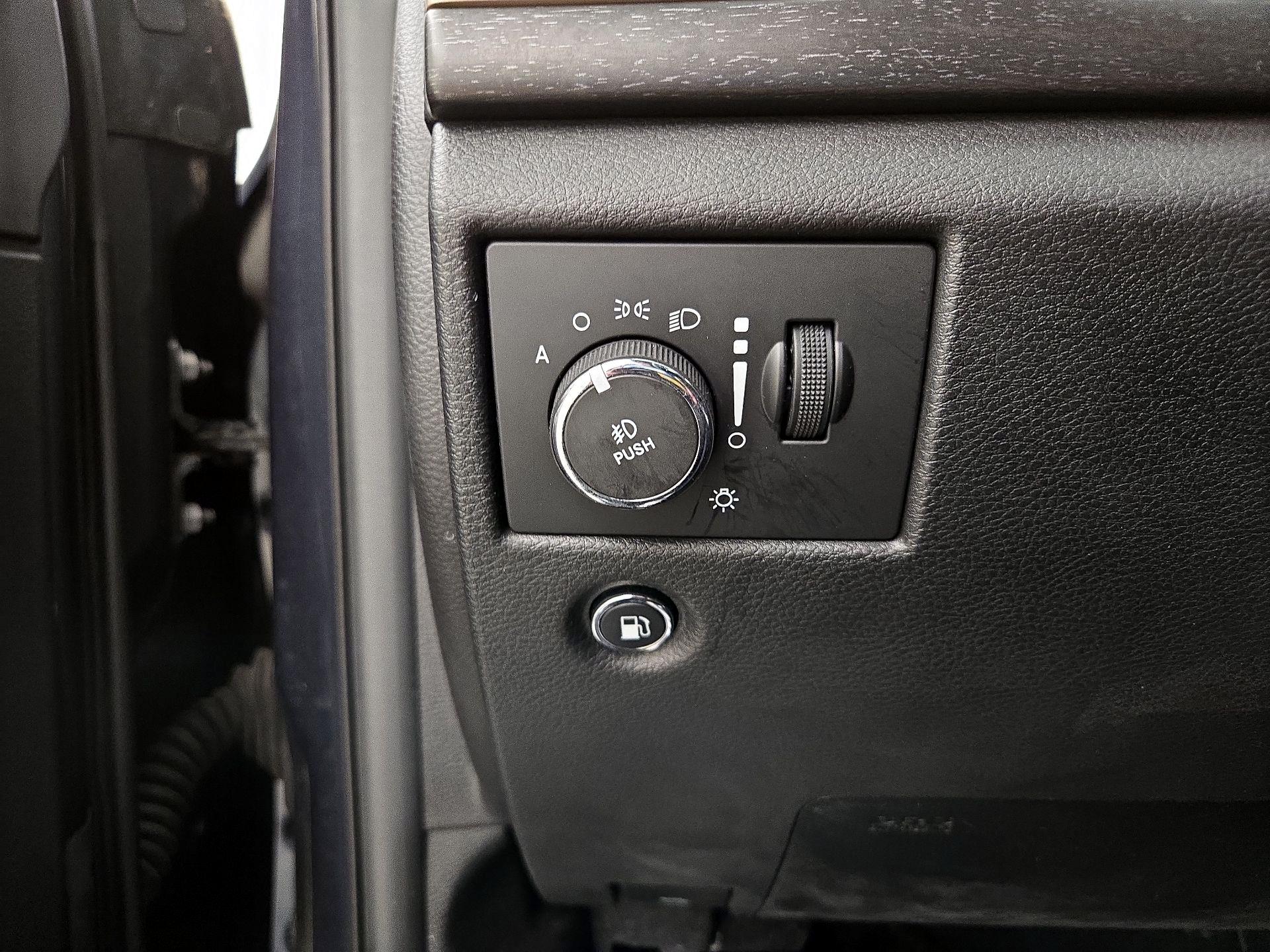 Thumbnail: 2015 Jeep Grand Cherokee - 13