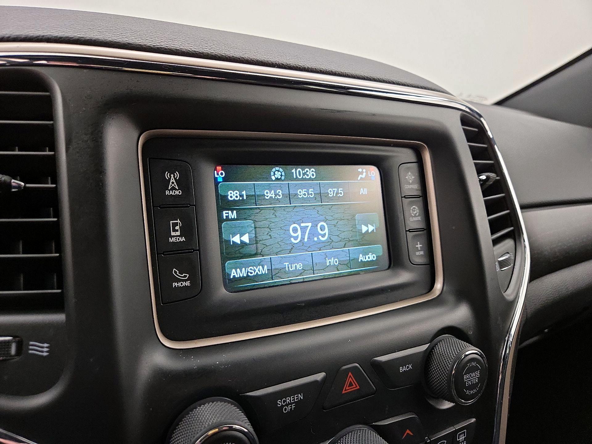 Thumbnail: 2015 Jeep Grand Cherokee - 14