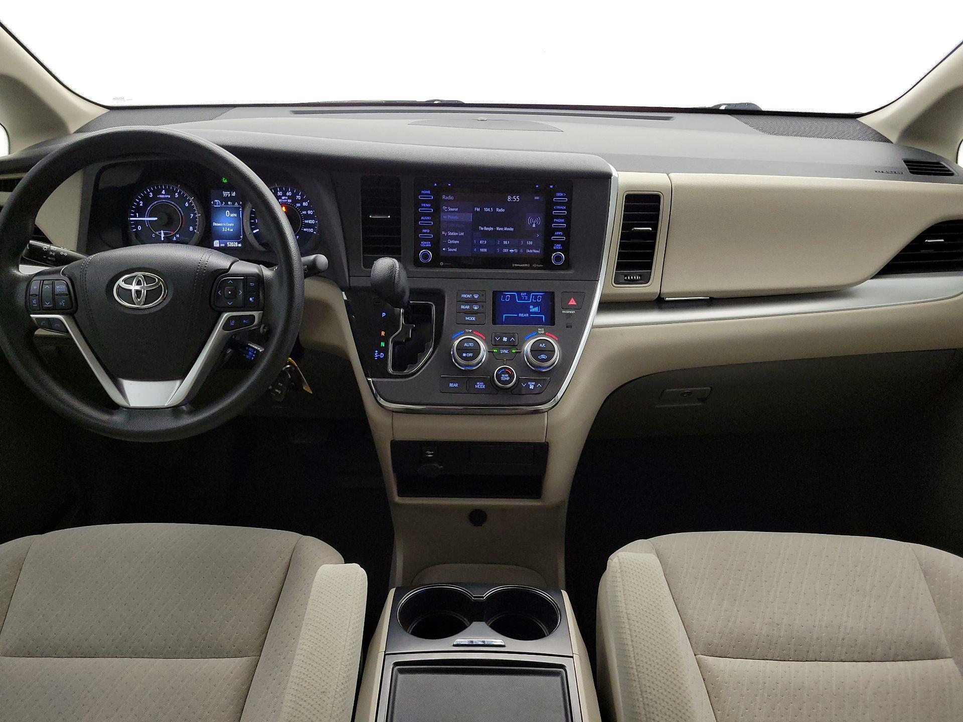 Thumbnail: 2018 Toyota Sienna - 9