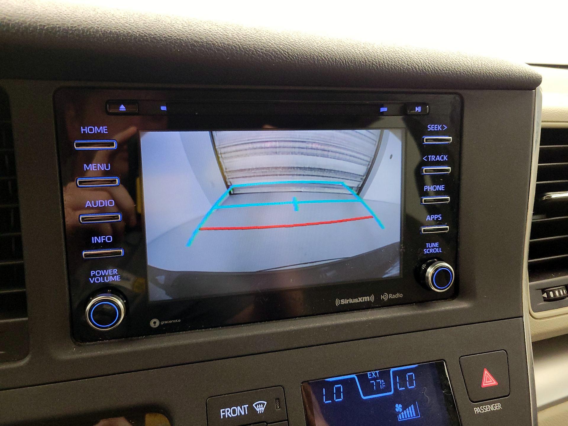 Thumbnail: 2018 Toyota Sienna - 14