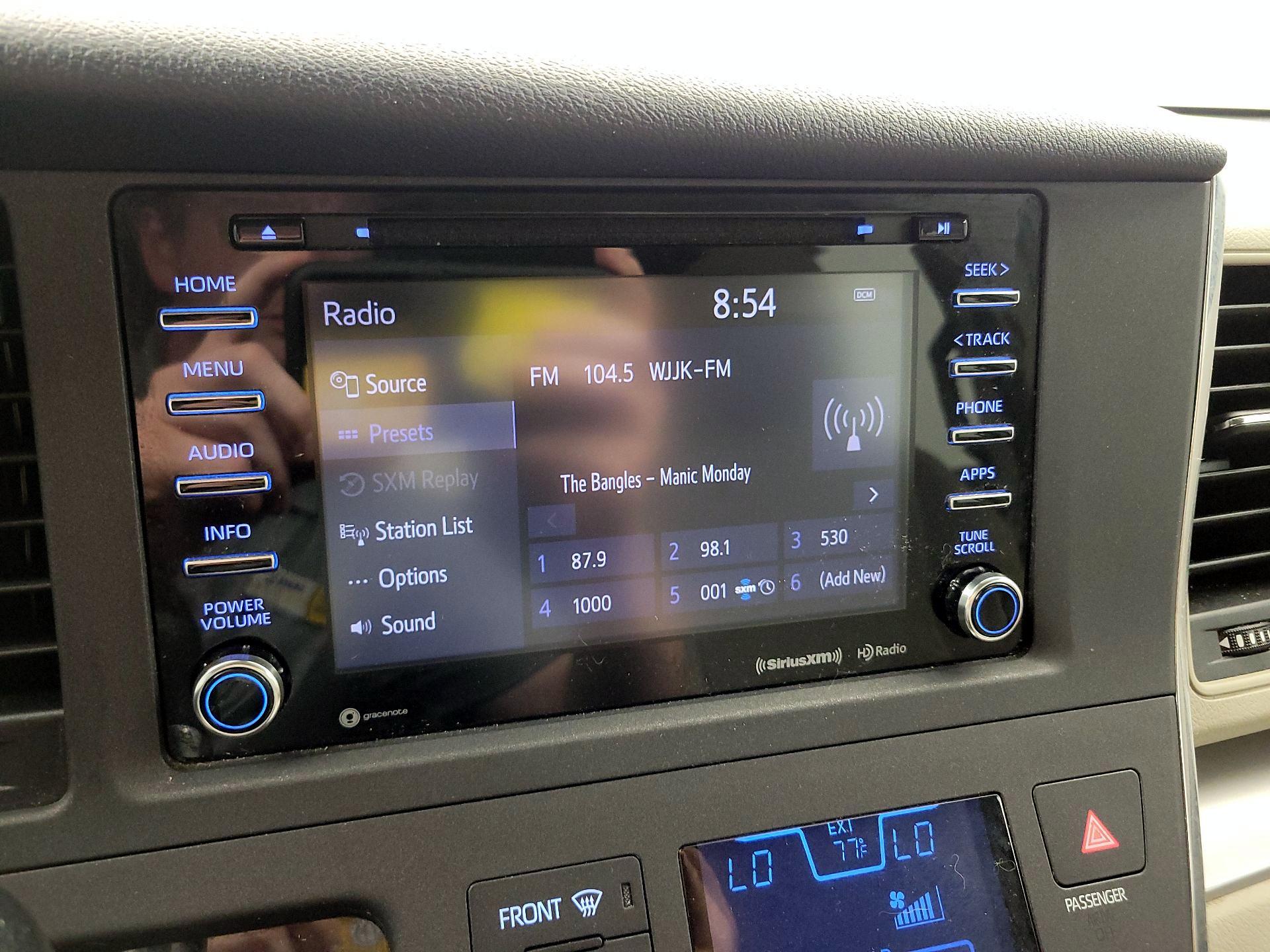 Thumbnail: 2018 Toyota Sienna - 15