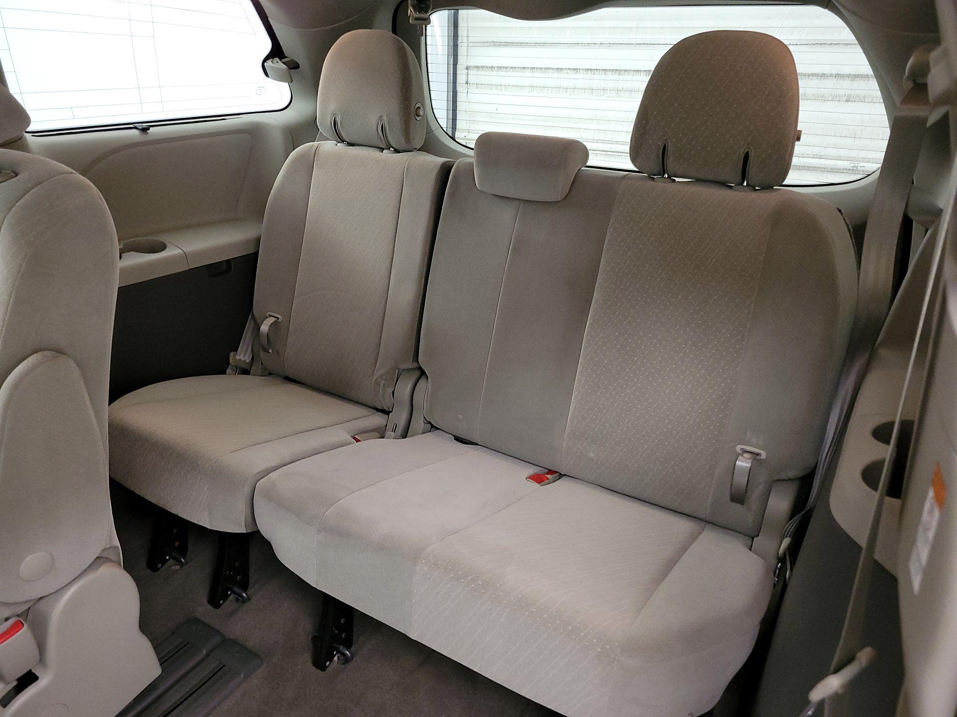 Thumbnail: 2018 Toyota Sienna - 20