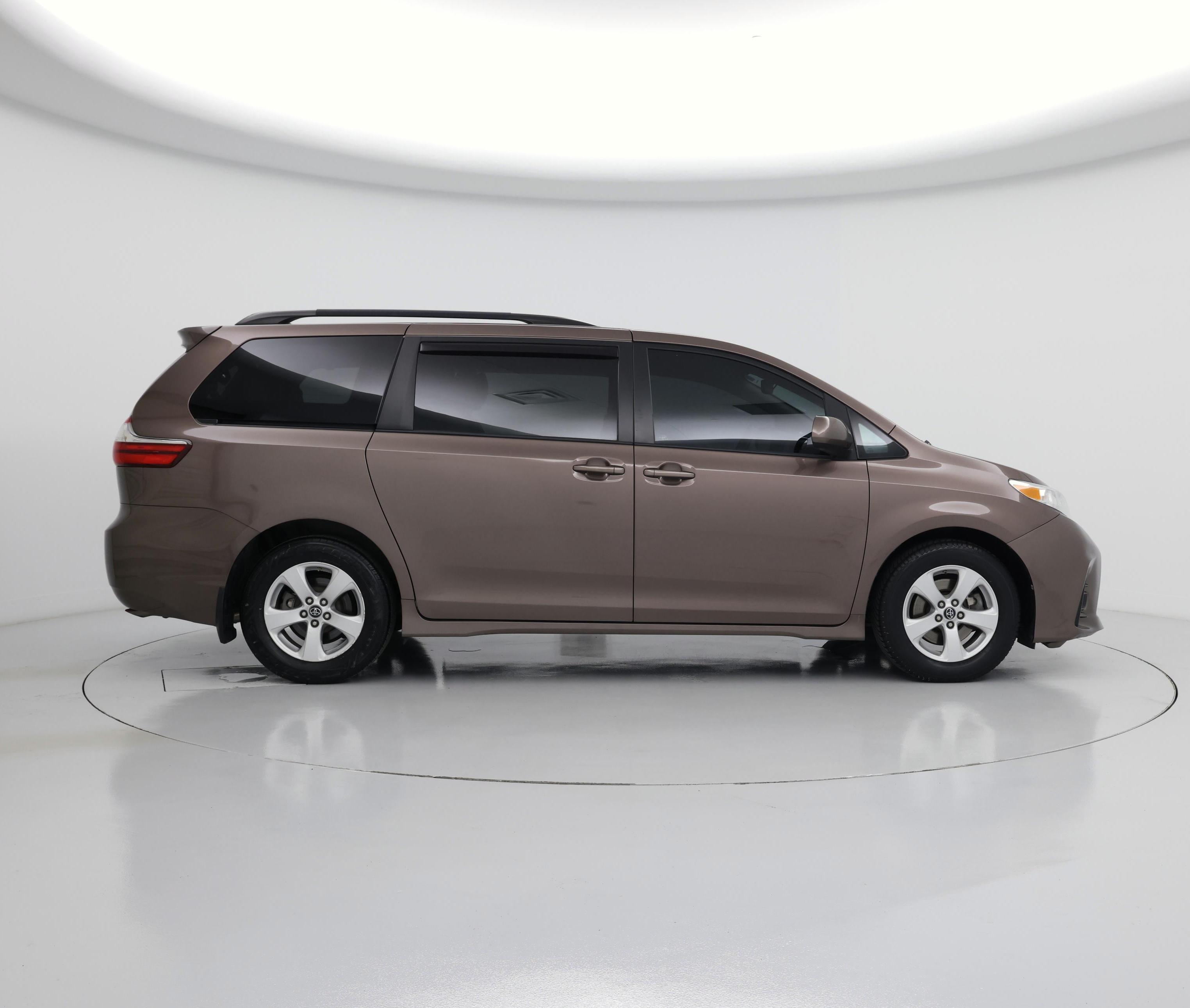 Thumbnail: 2018 Toyota Sienna - 7