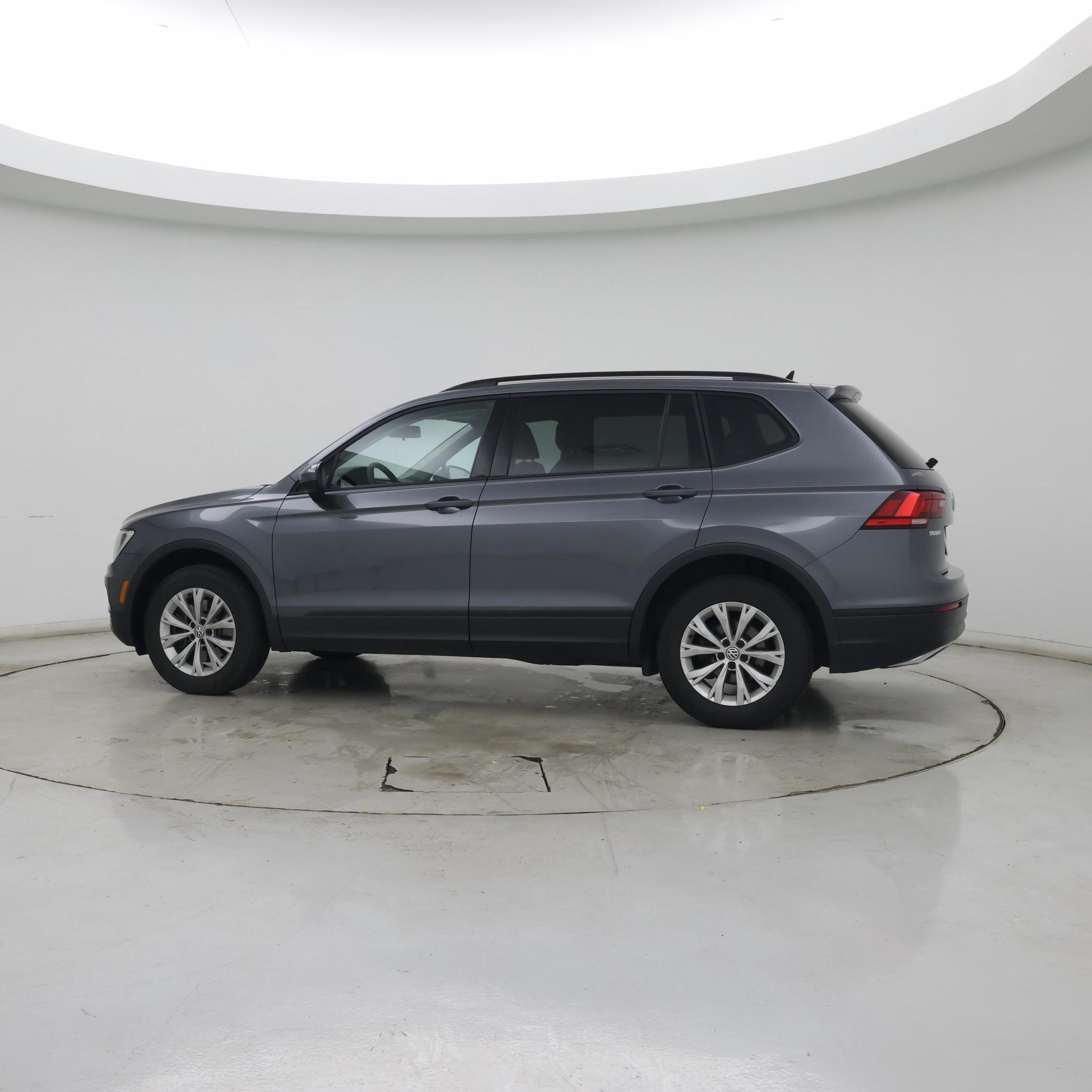 Thumbnail: 2020 Volkswagen Tiguan - 3