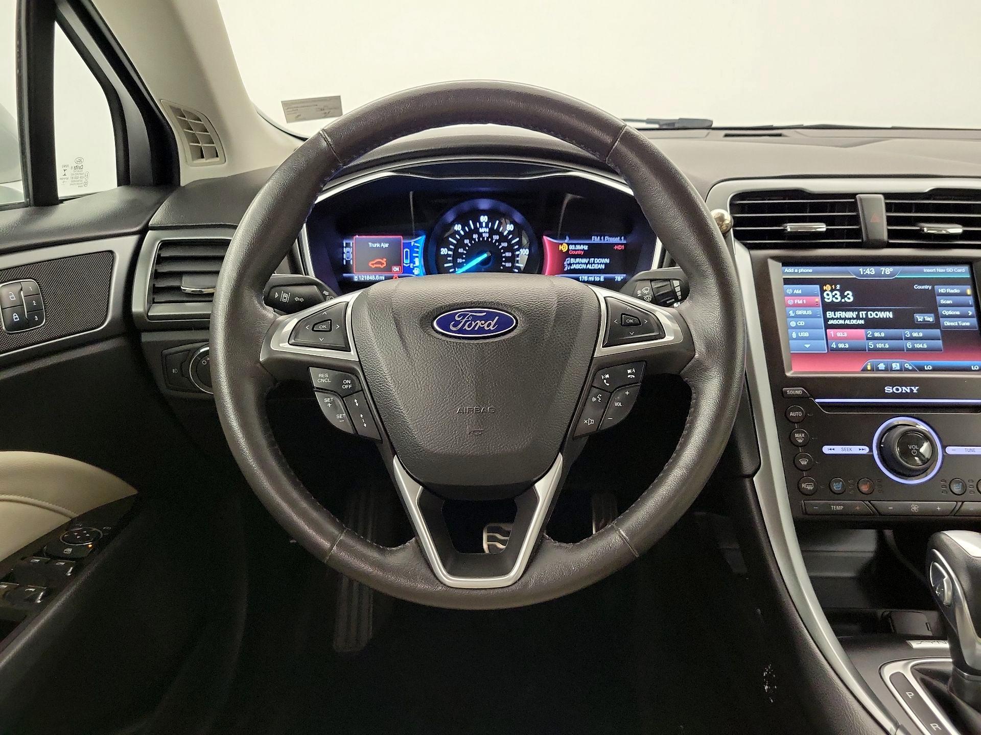 Thumbnail: 2016 Ford Fusion - 10