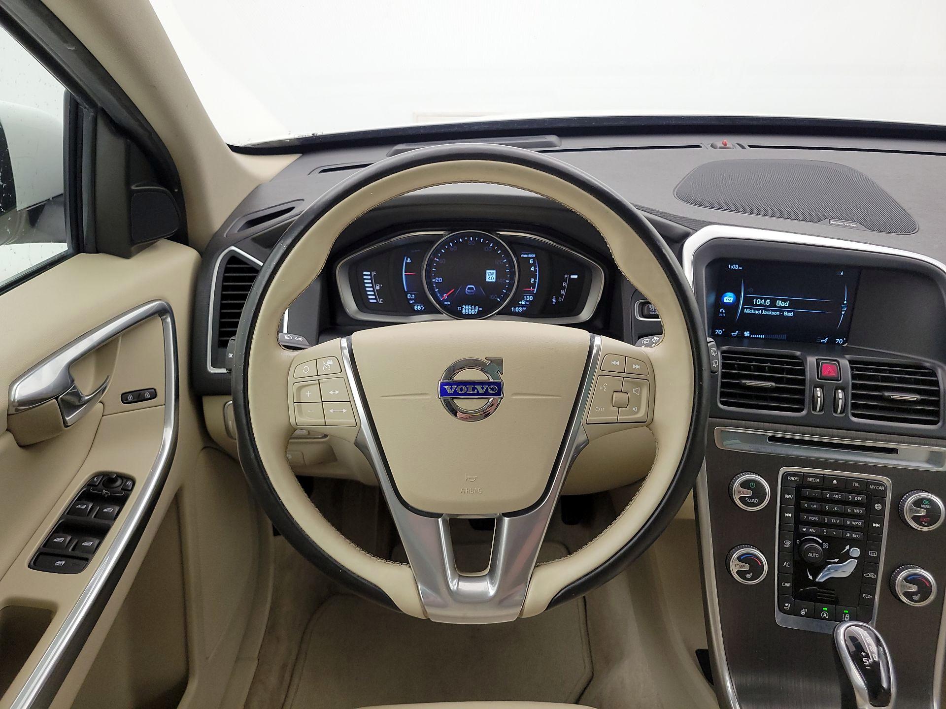 Thumbnail: 2016 Volvo XC60 - 10