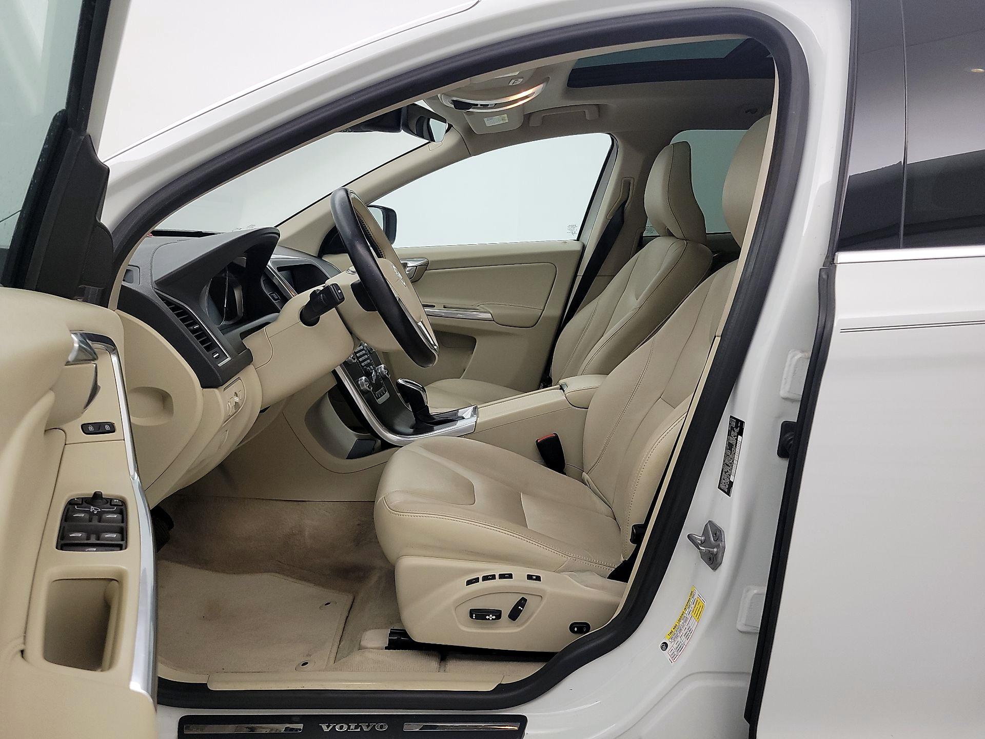 Thumbnail: 2016 Volvo XC60 - 11