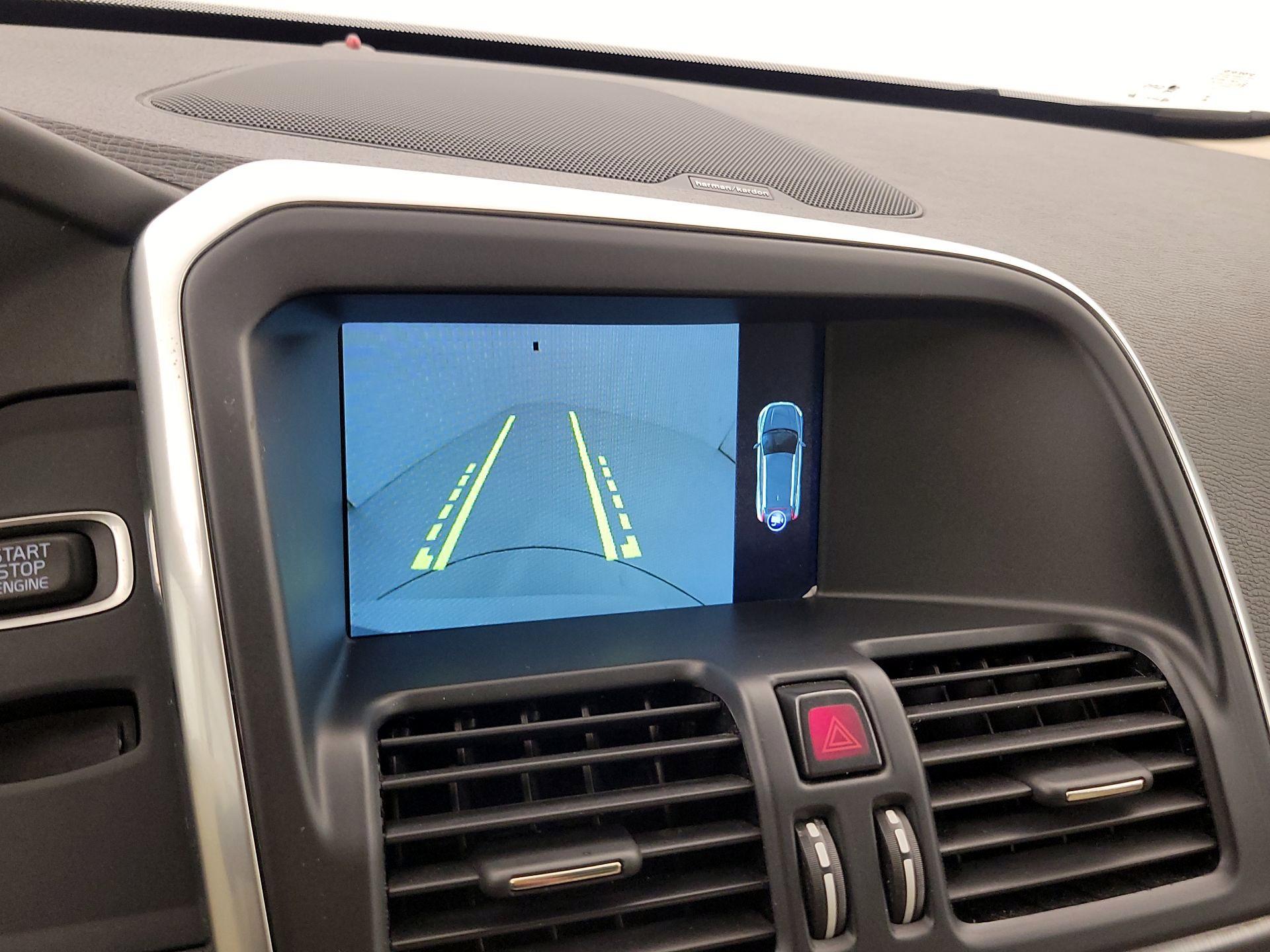 Thumbnail: 2016 Volvo XC60 - 15