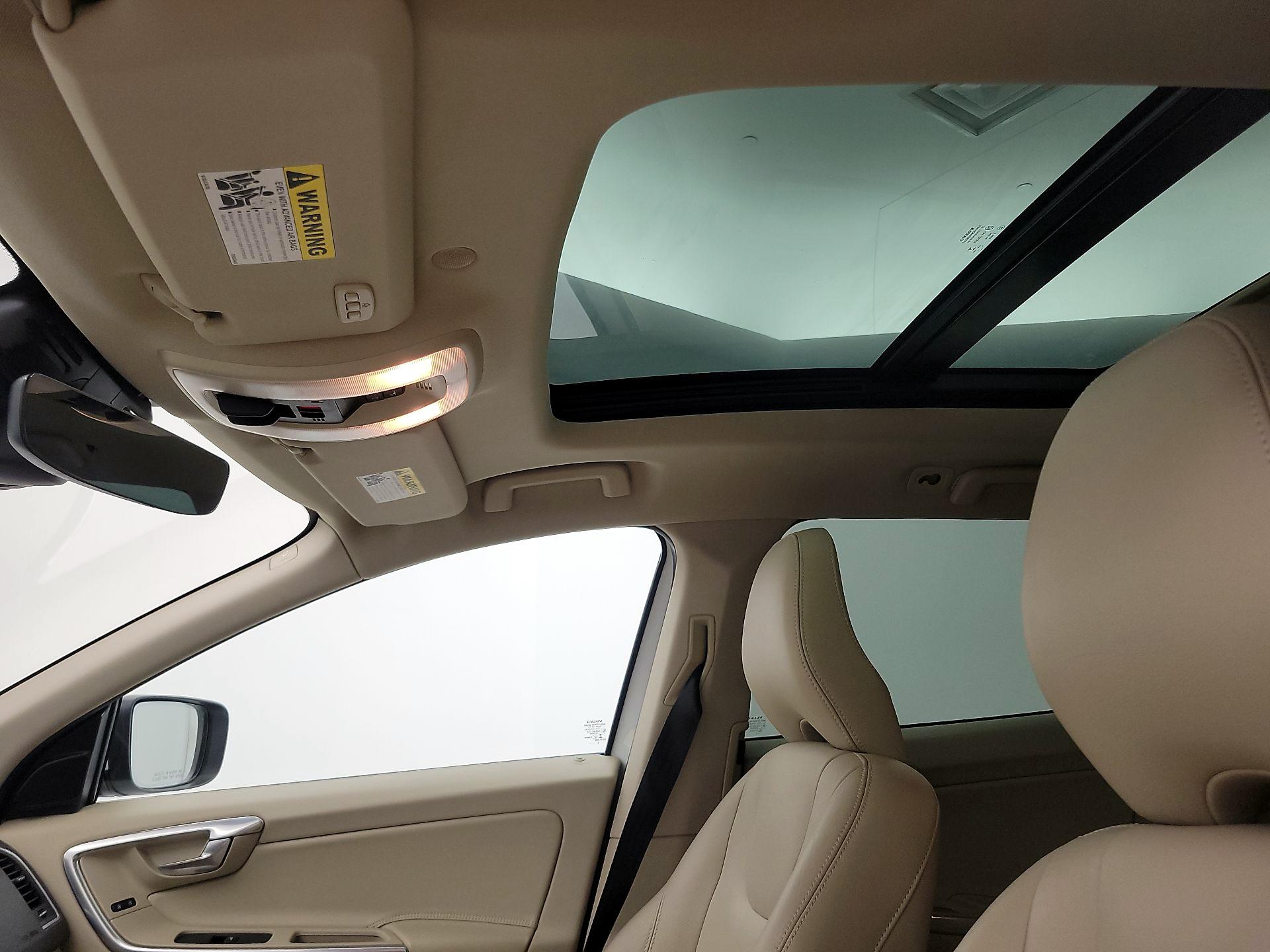 Thumbnail: 2016 Volvo XC60 - 20
