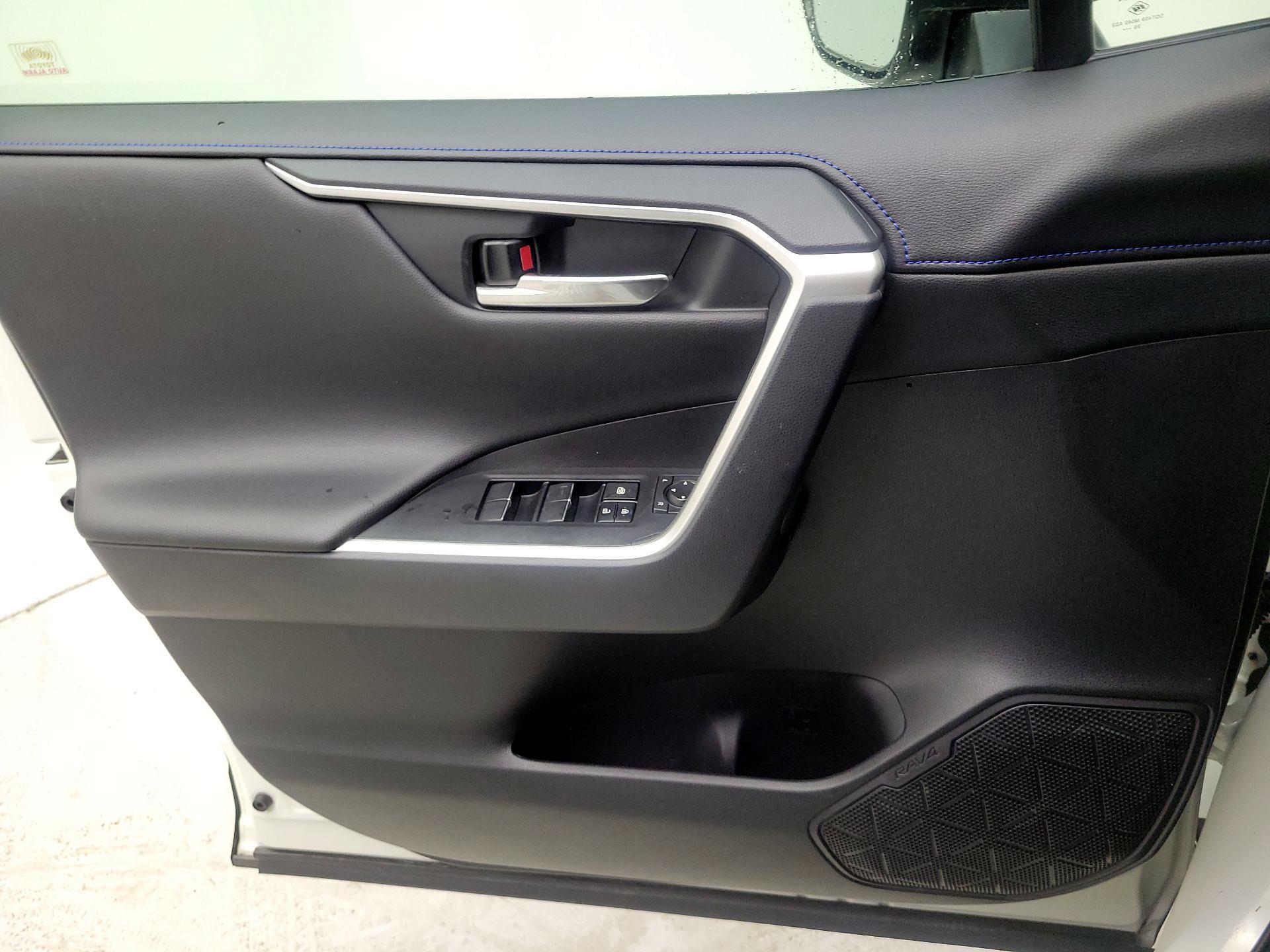 Thumbnail: 2021 Toyota RAV4 - 12